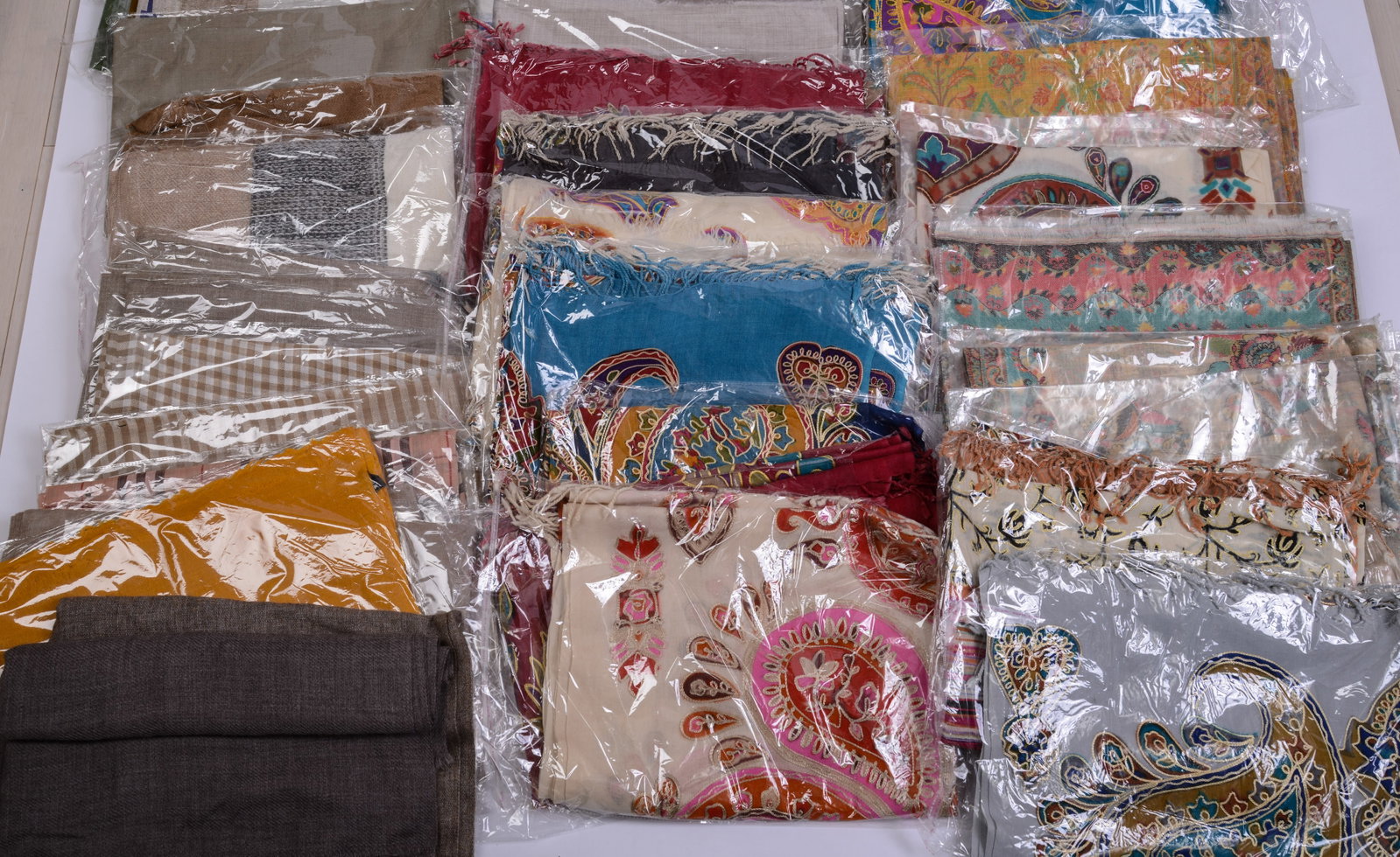 60 Pashmina Shawls. - 2