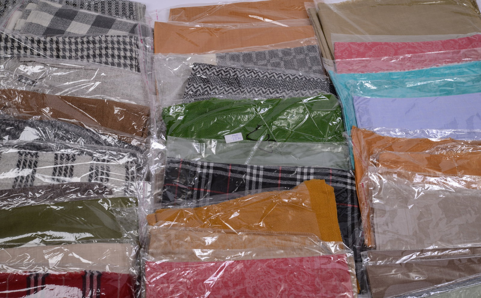 50 Pashmina Shawls. - 3