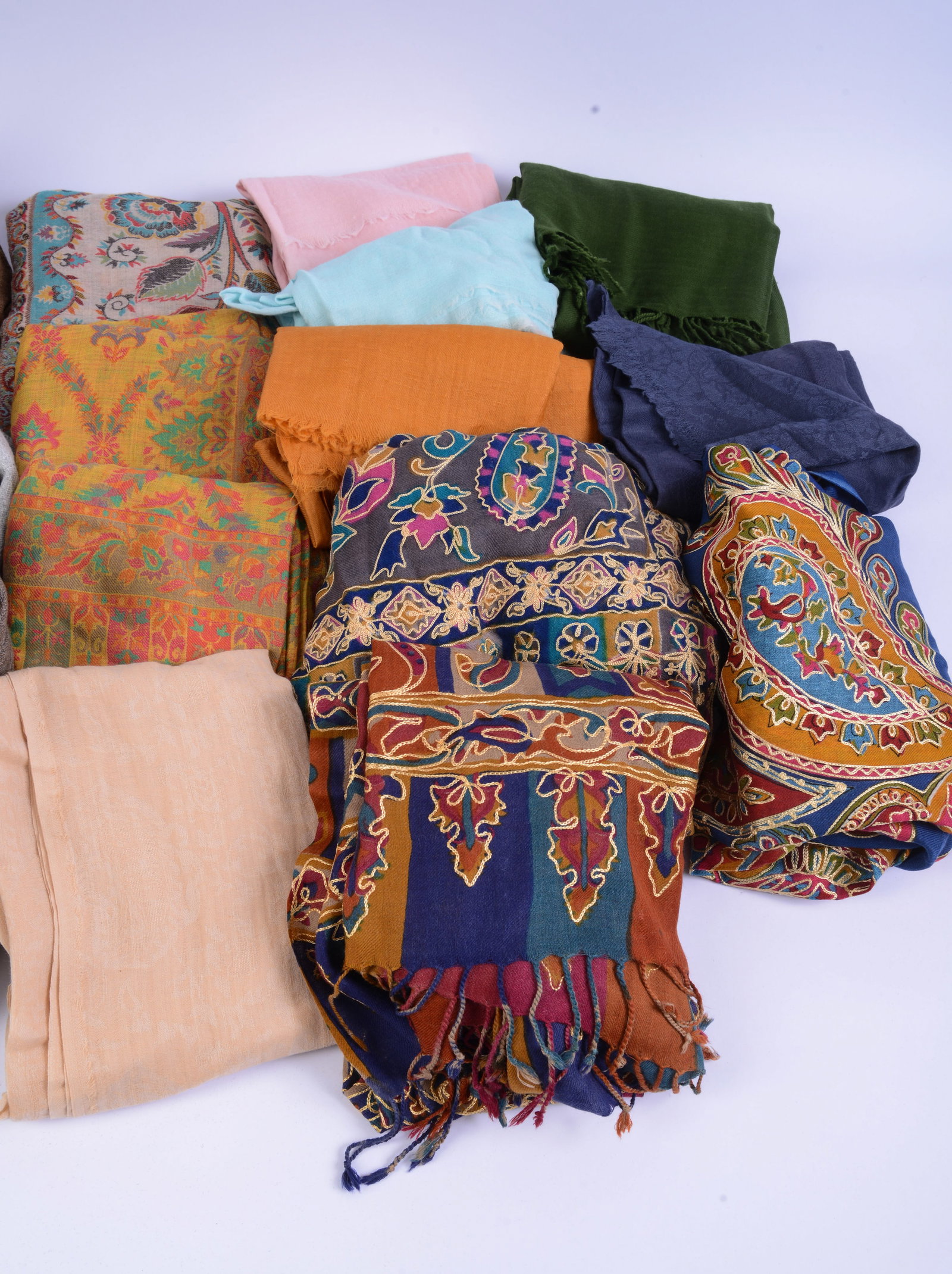20+ Pashmina Shawls. - 2
