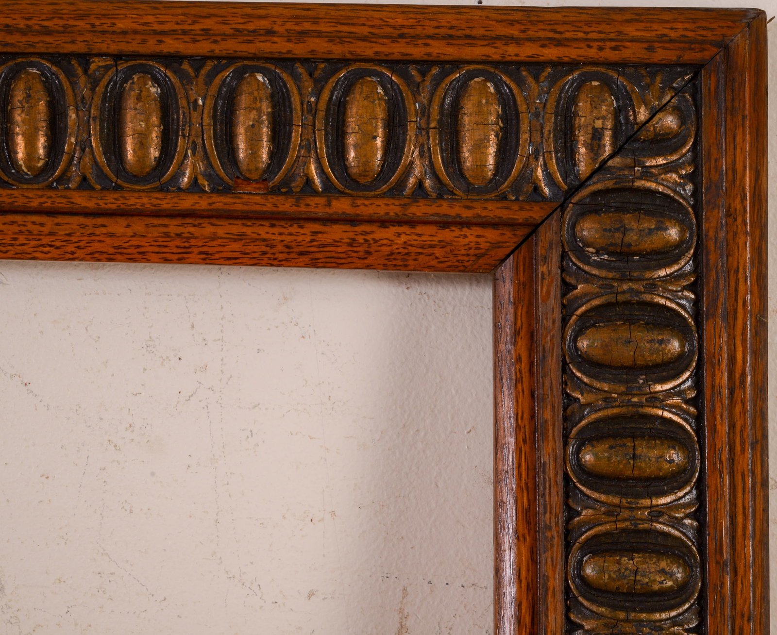 Carved Egg and Dart Frame. - 2
