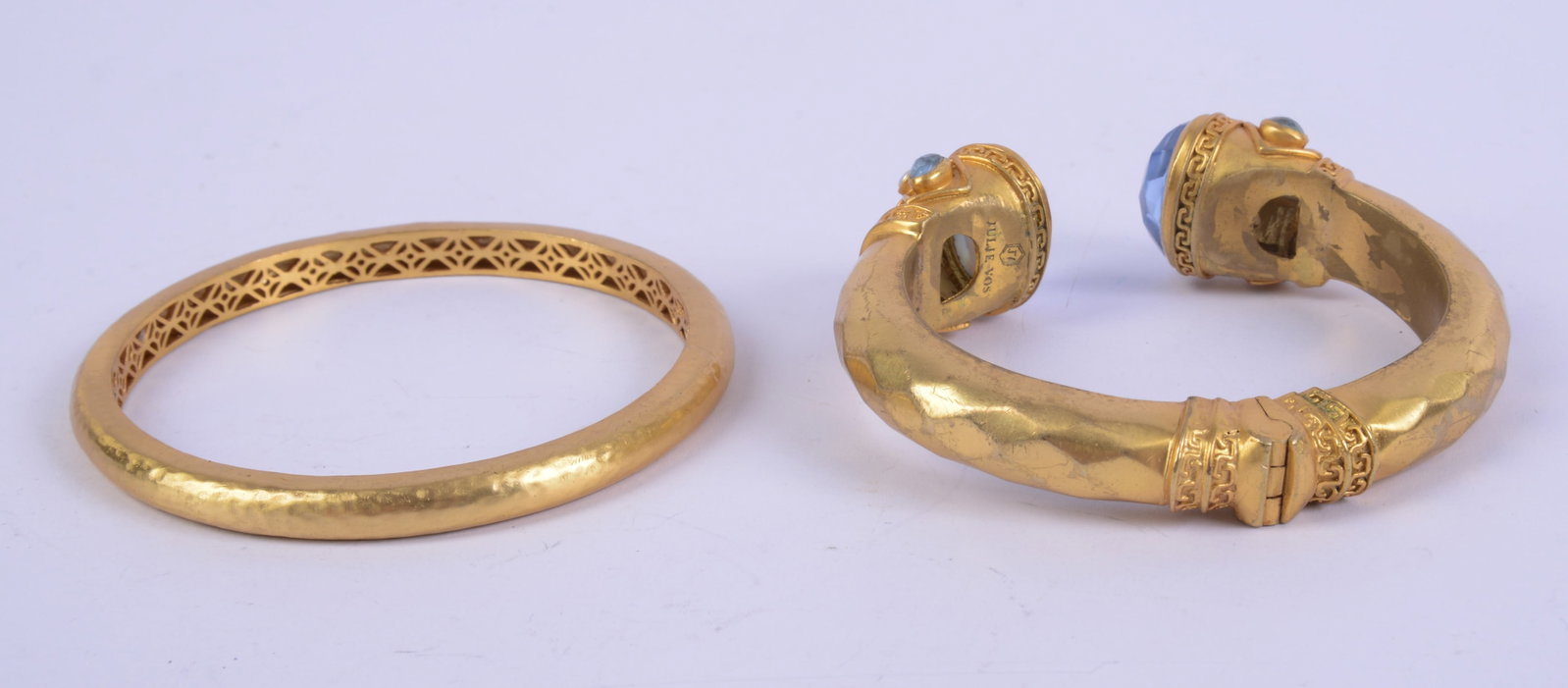 Two Gold Toned Bracelets. - 2