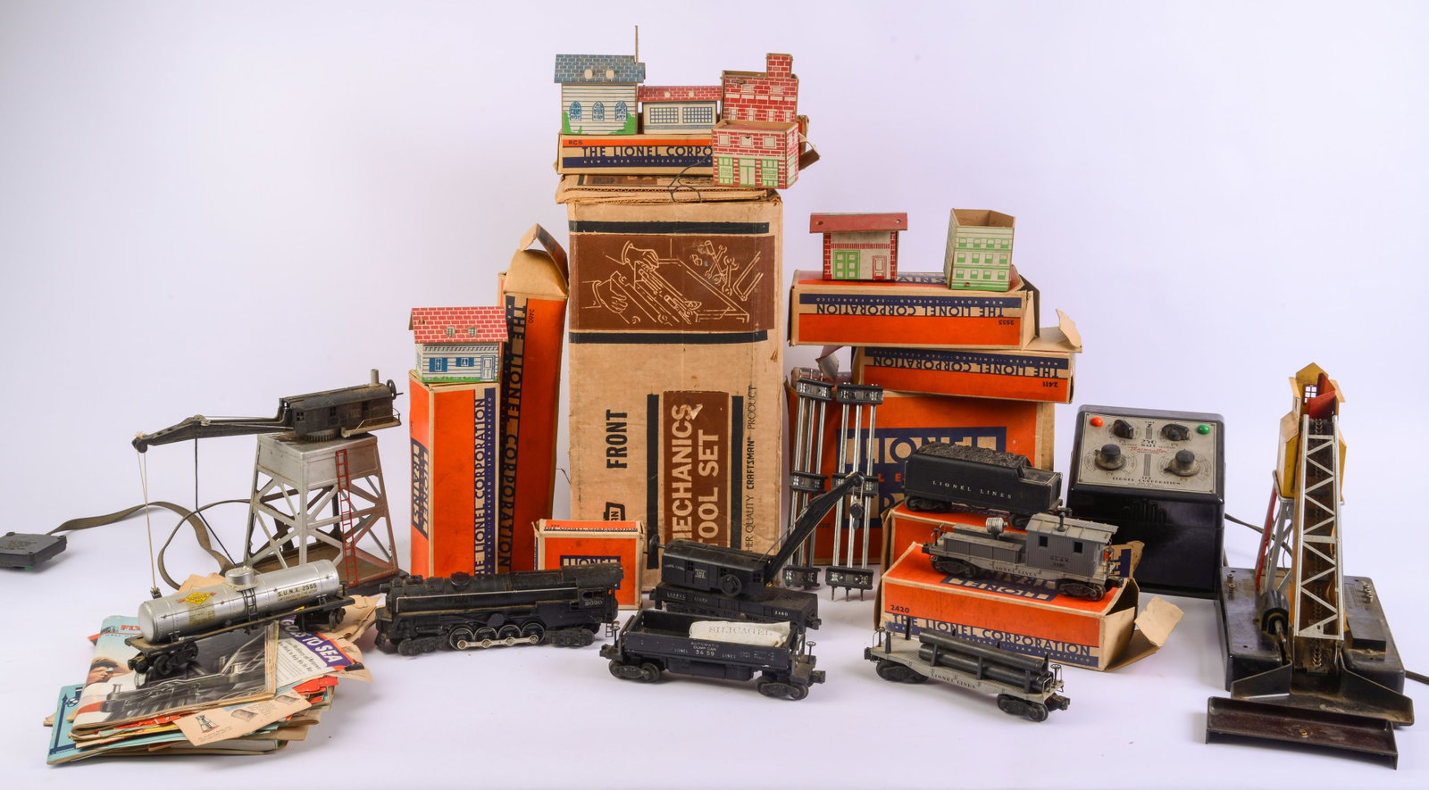 Complete Lionel Train Set. (1 of 4)