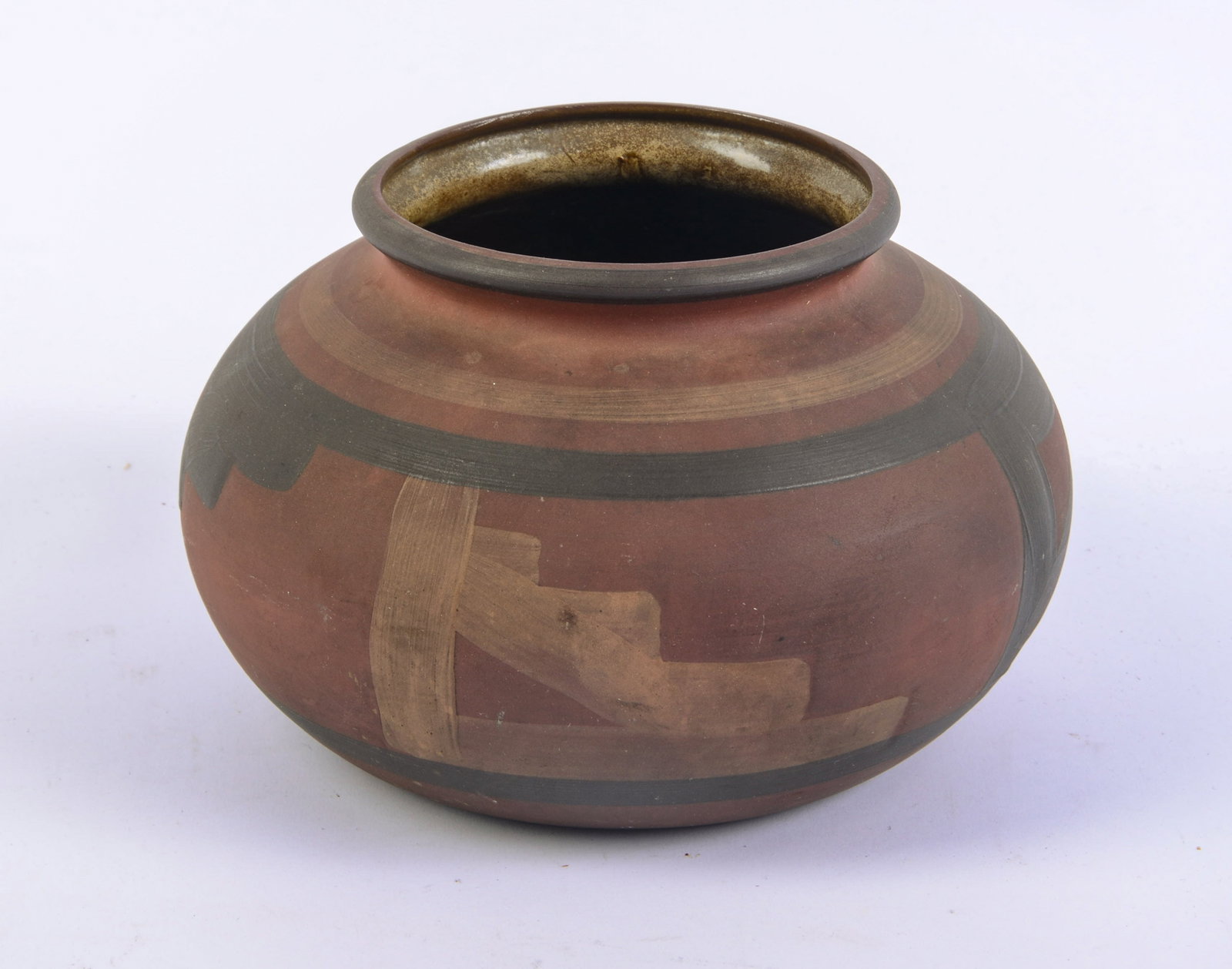 Southwest Pottery Pot.: Height 4.5 inches, good condition.