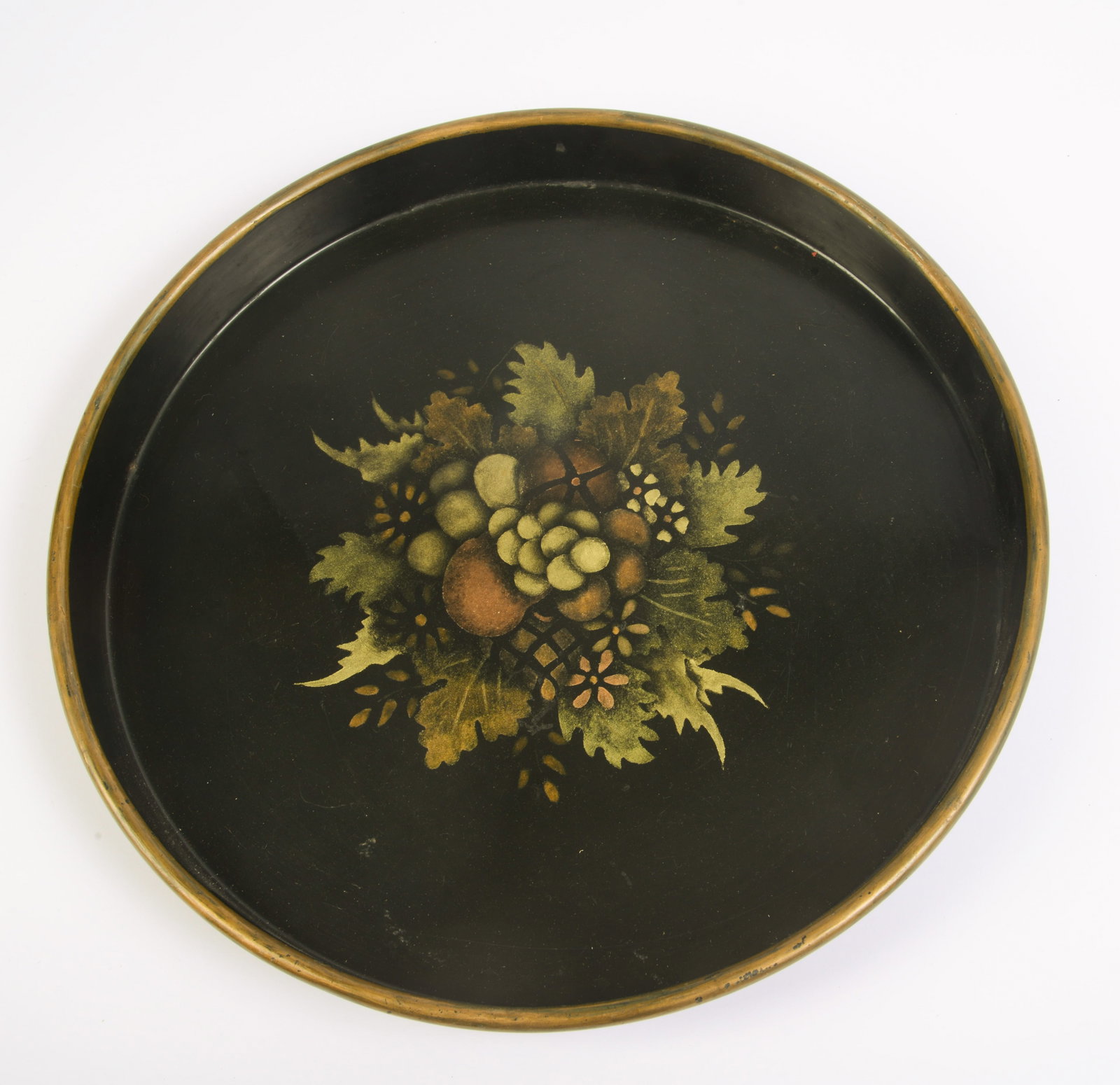 Victorian Painted Tin Tray.: Diameter 13.75 inches.