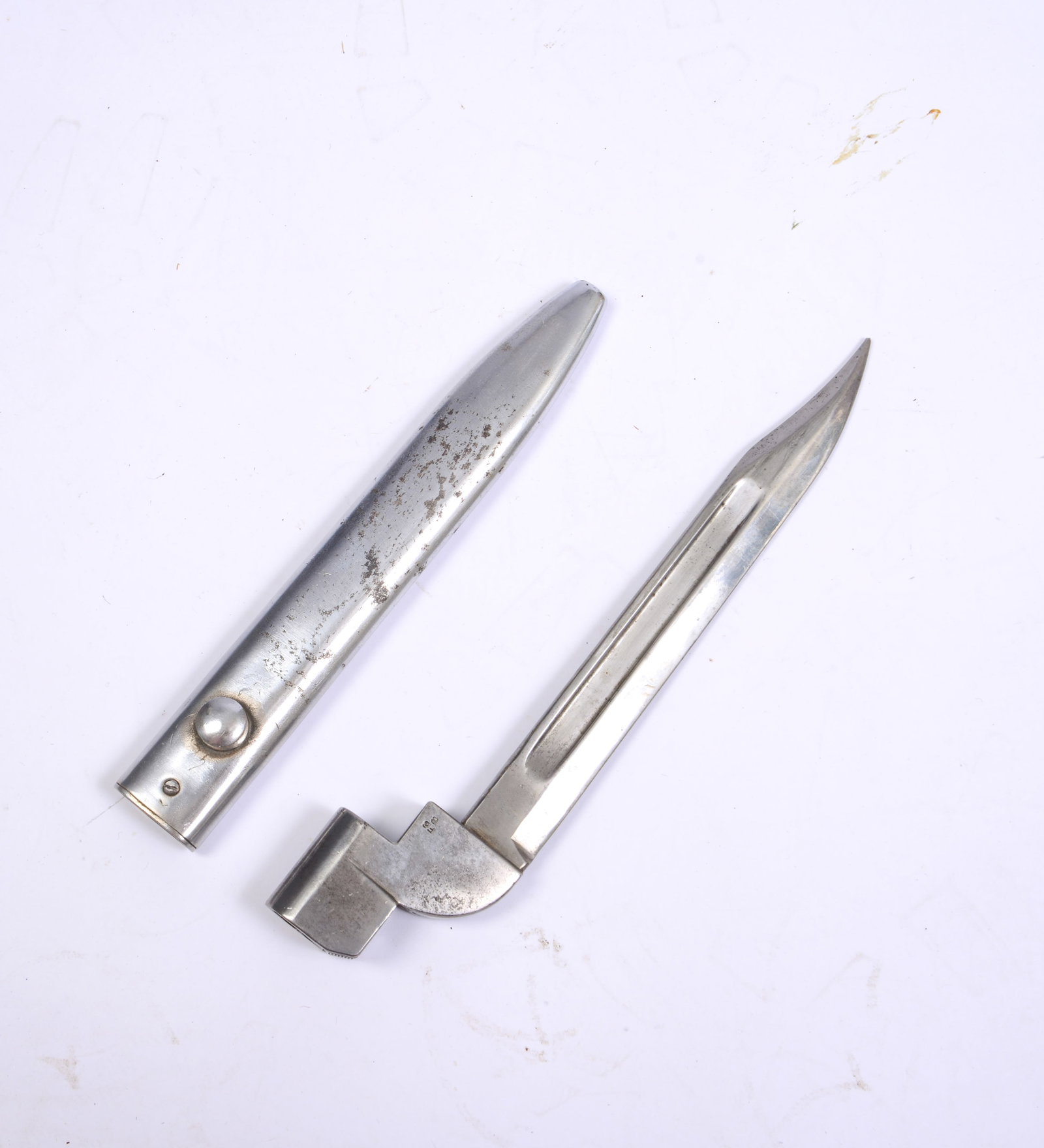 Enfield No. 9 MKI Blade Bayonet.: Length 10 inches, with scabbard.