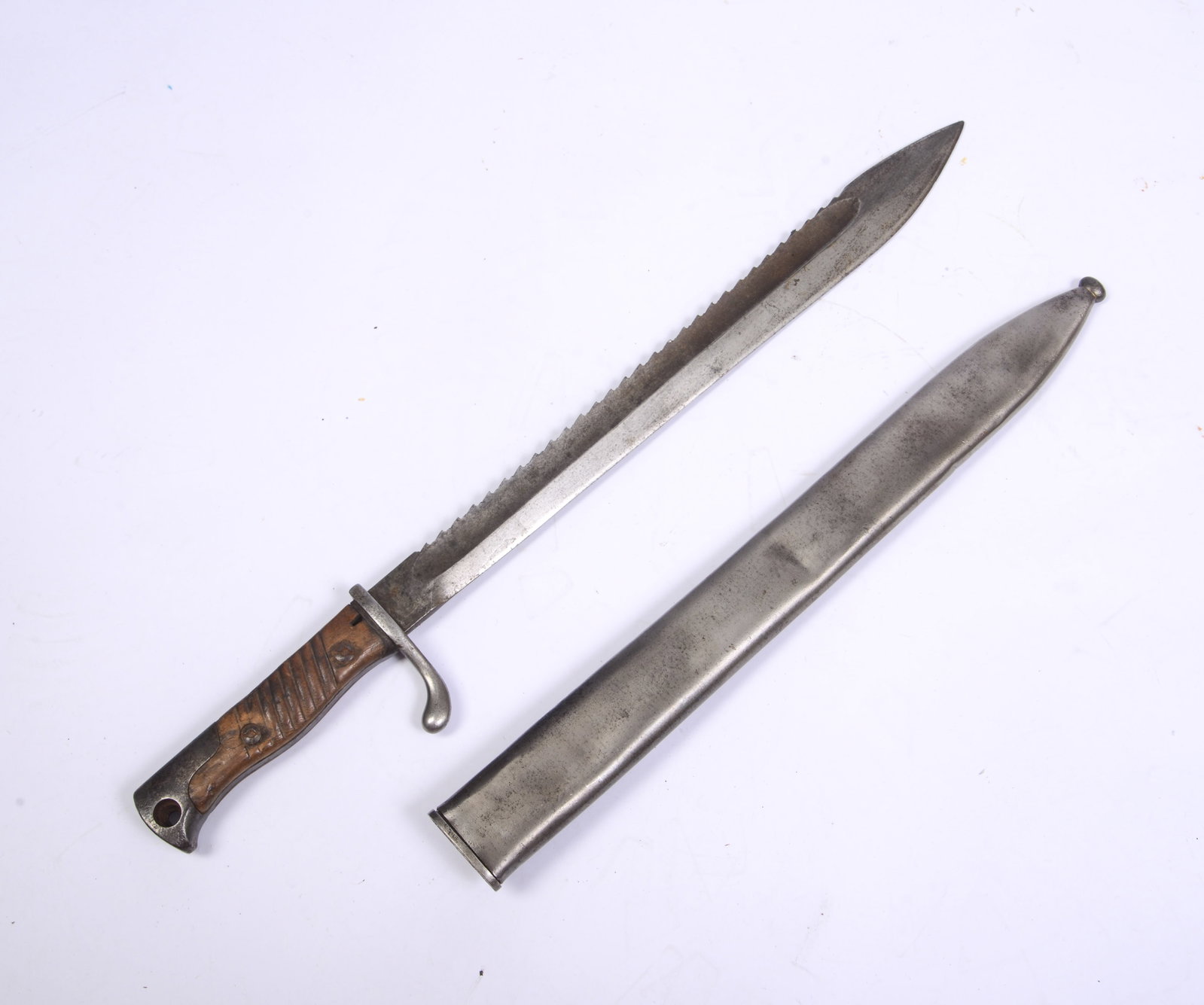 German 1898 05 Sawback Bayonet.: Length 19 inches. With scabbard.