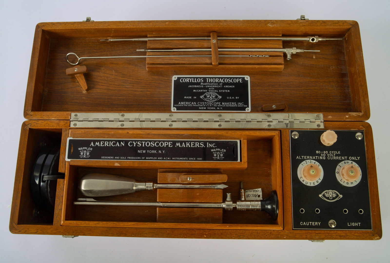 Coryllos Thoracoscope. - 2
