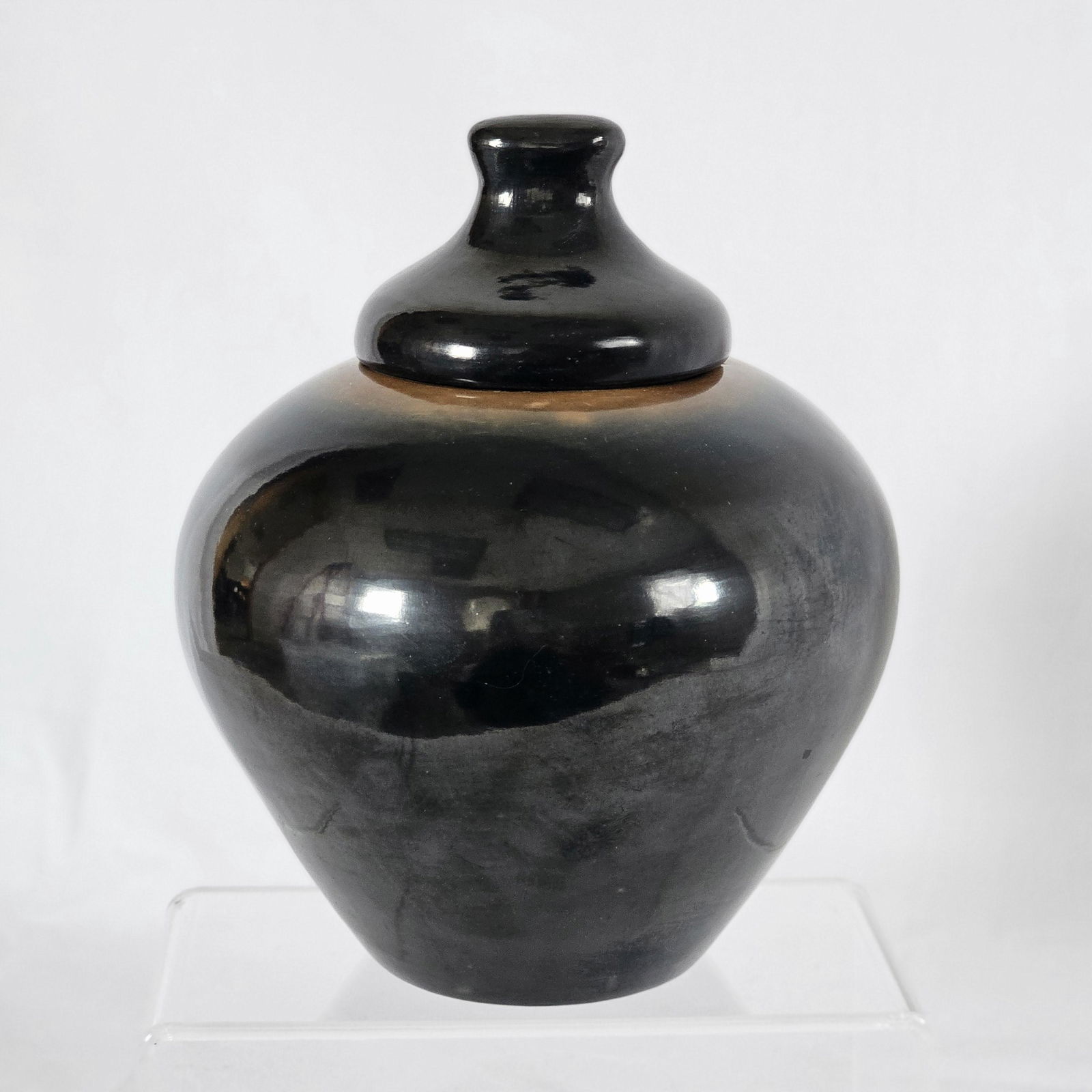 Anita Martinez Lidded Vessel (1 of 5)