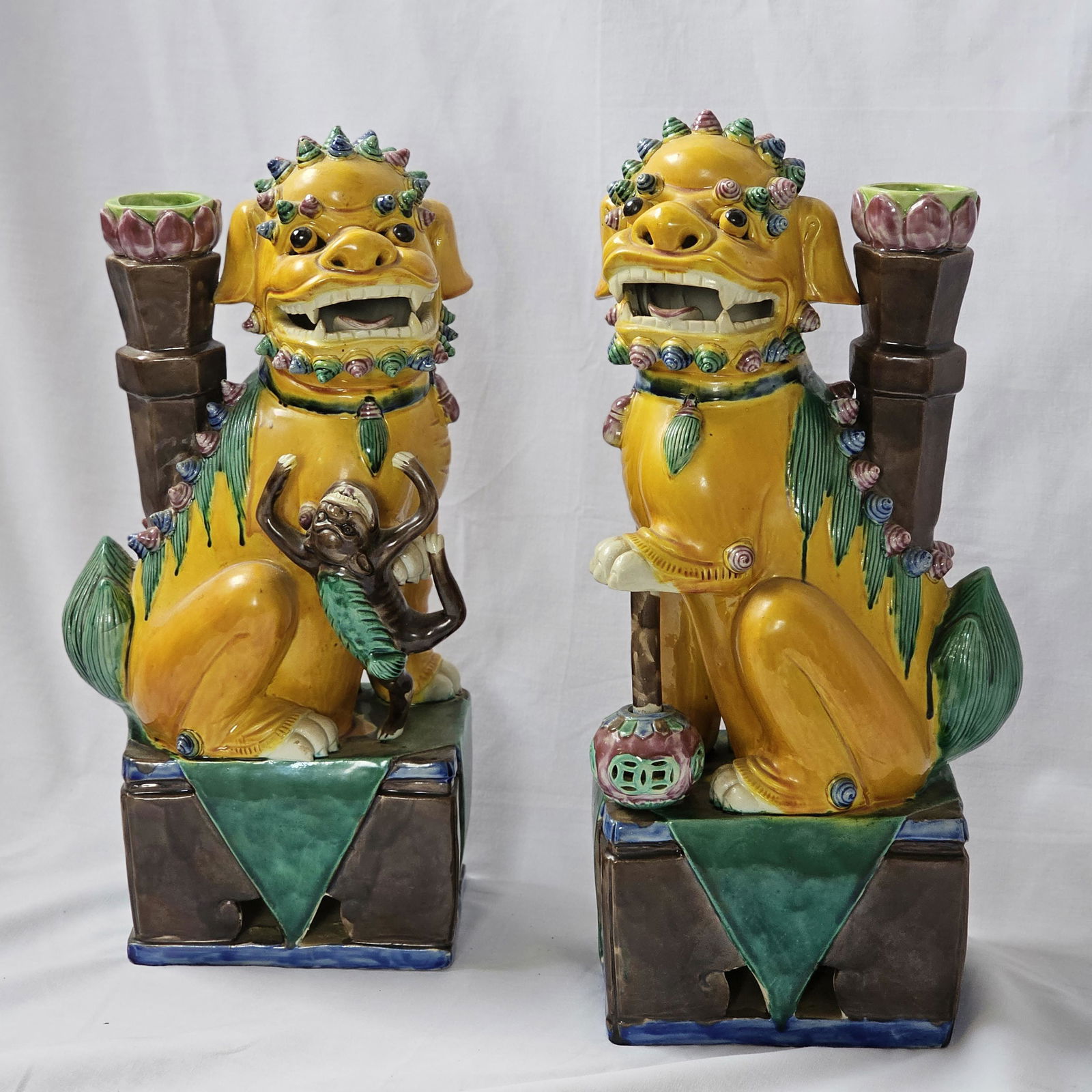 Pair Foo Dogs With Monkey And Ball