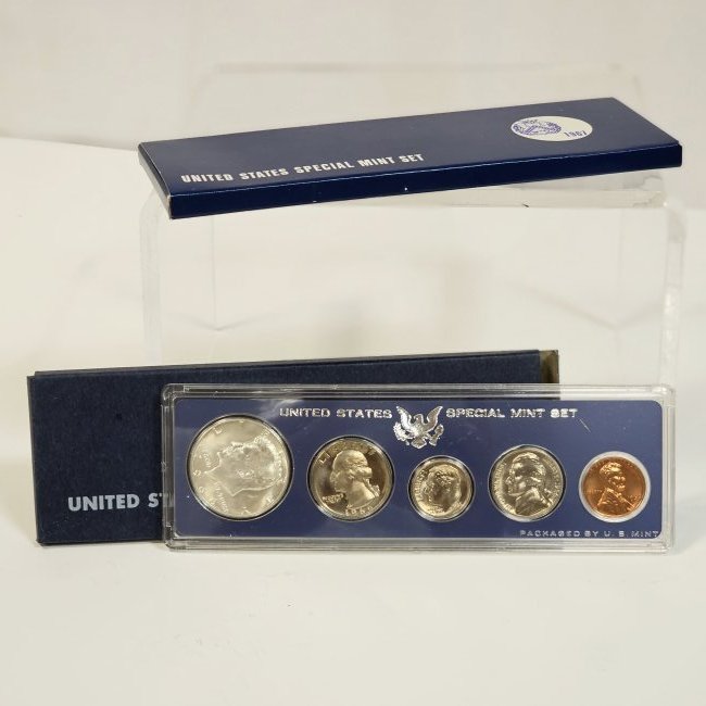 US proof set 1966 & 1967: US special mint coin sets, with clear box and blue sleeves, in great condition.