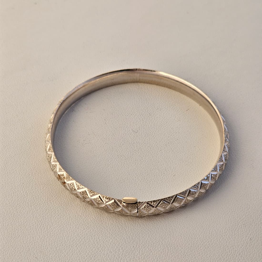 14k White Gold Bangle Bracelet (1 of 10)