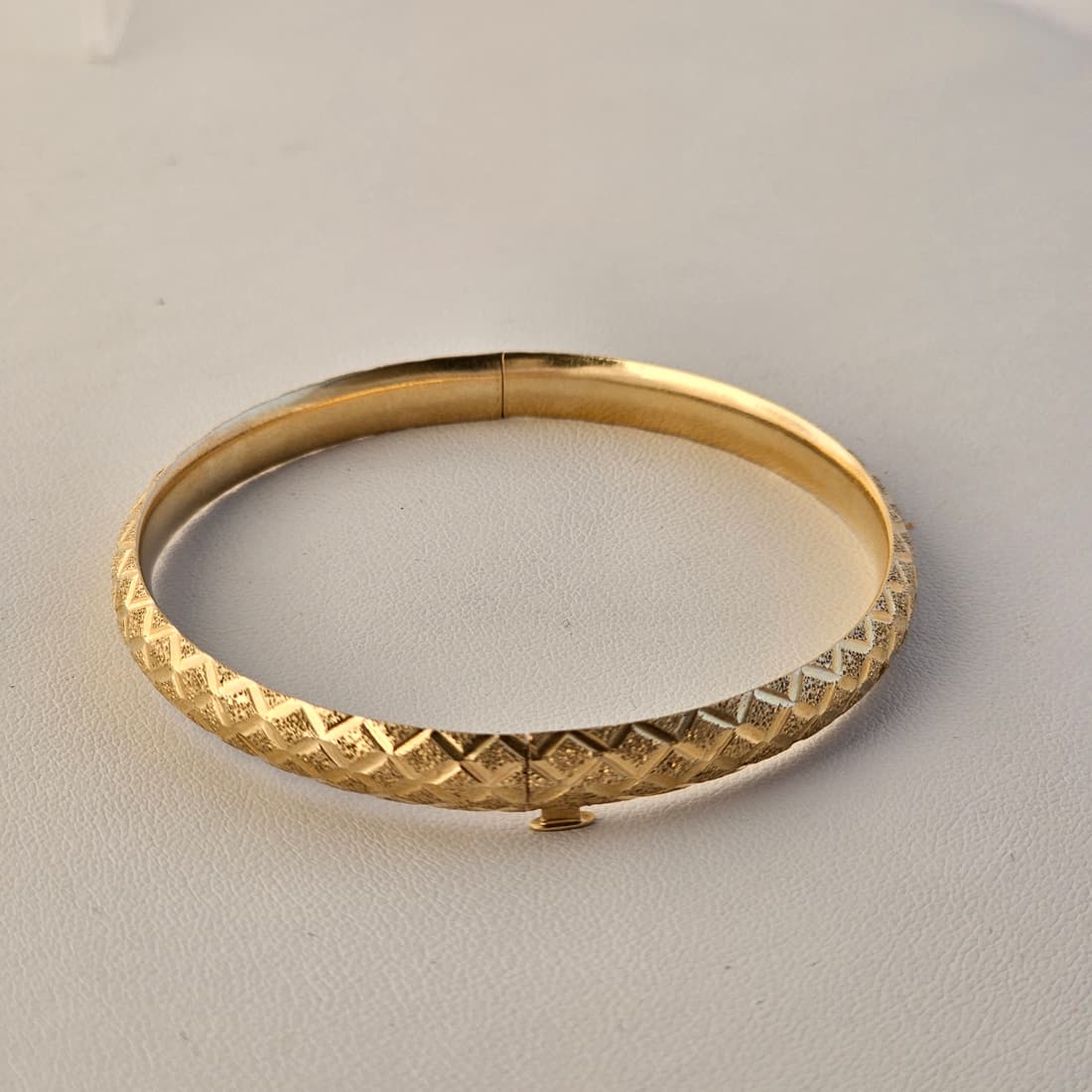 14k Yellow Gold Bangle Bracelet (1 of 8)