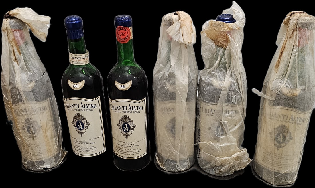 Lot of 6 Bottles, 1961 Alvino, Chianti, Special Reserve Stock, "La Cipressaia", Tuscany, Italy: Excellent condition and legendary vintage in Tuscany.