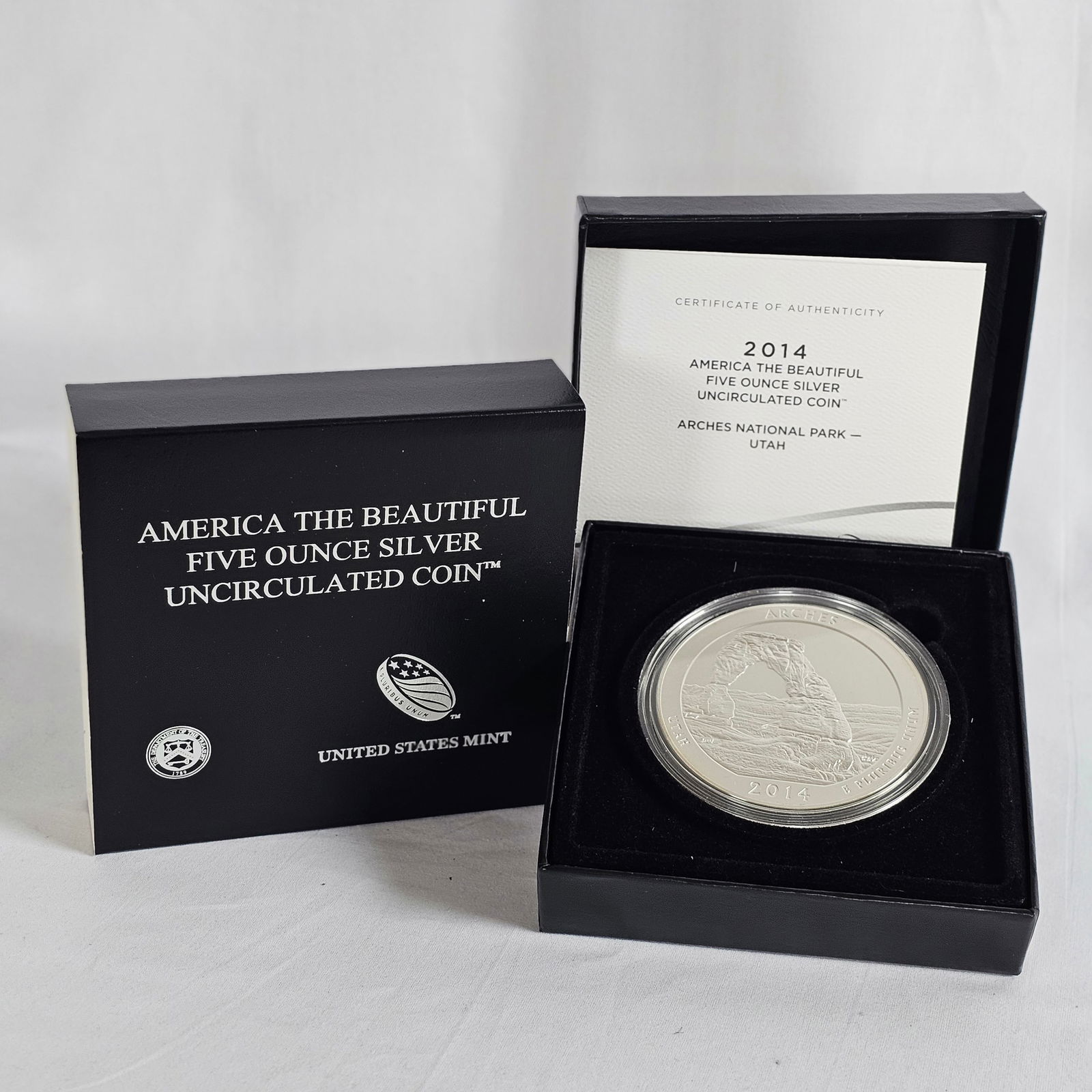 2014 America the Beautiful Five Ounce Silver Uncirculated Coin - Arches Nationa Park: 2014 America the Beautiful five-ounce silver uncirculated coin - Arches National Park, Utah. Coin is .999 fine silver, in a protective plastic case with its original packaging and paperwork. Condition