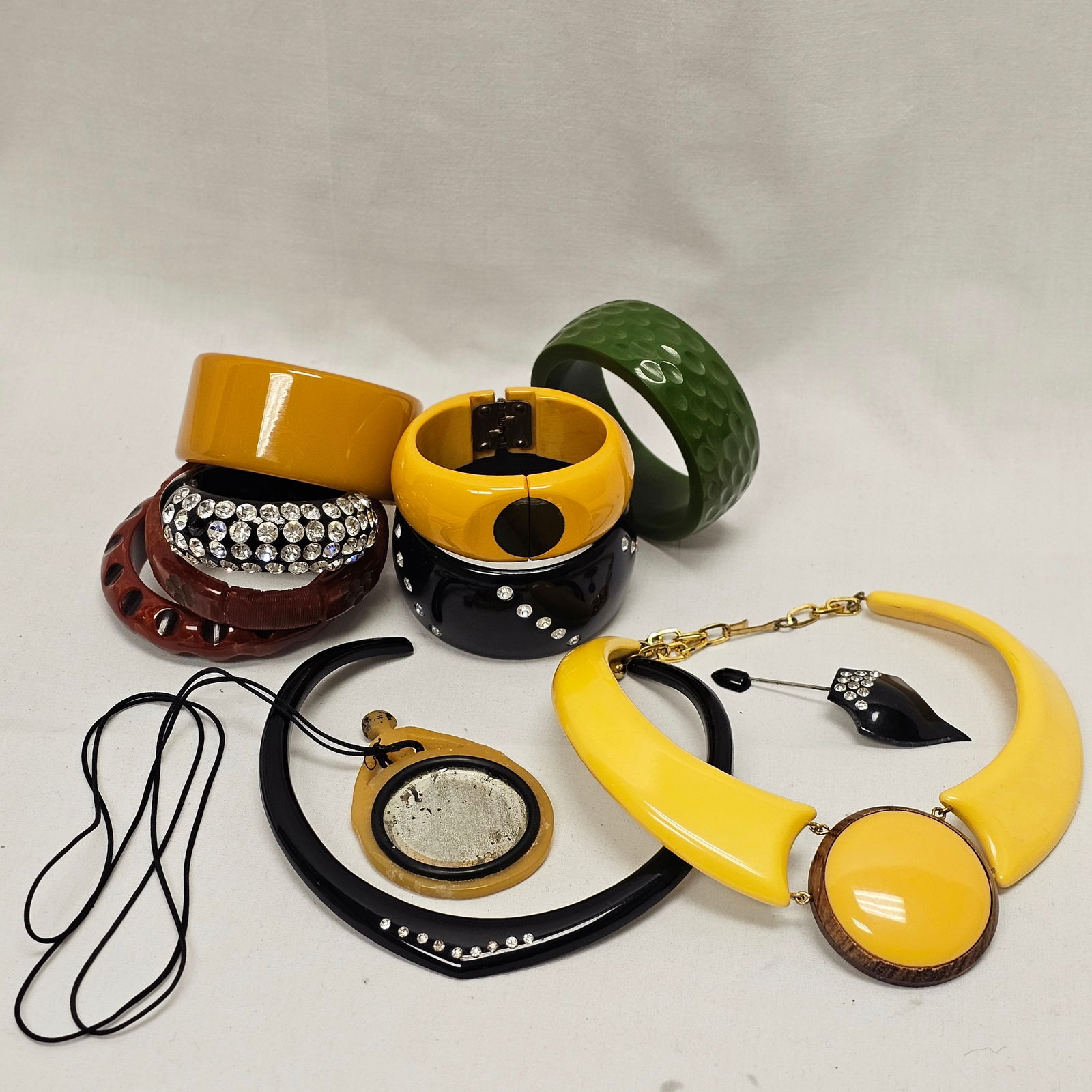 Bakelite and Misc Resin Jewelry (1 of 17)