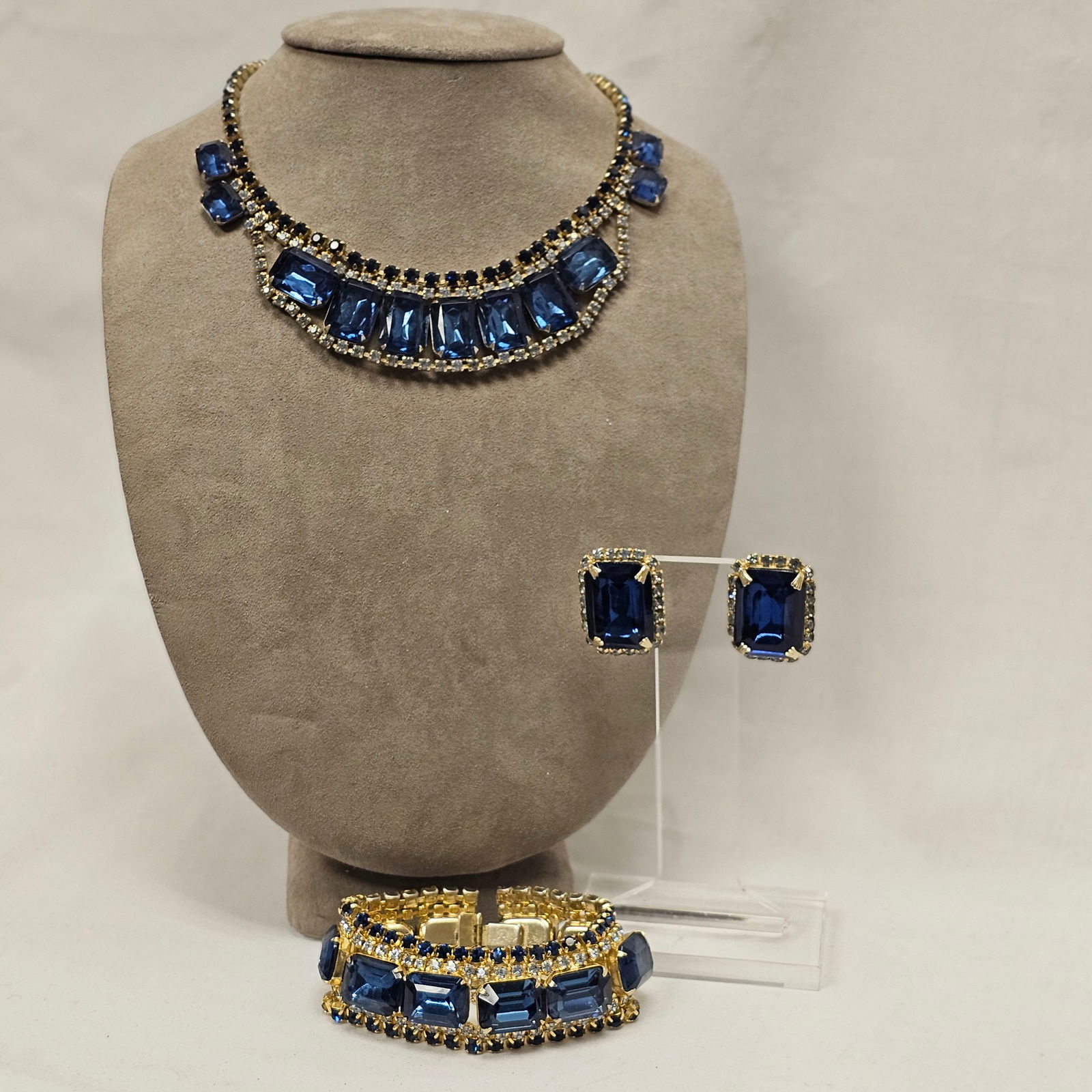 Vintage Jewelry Suite in Shades of Blue (1 of 13)