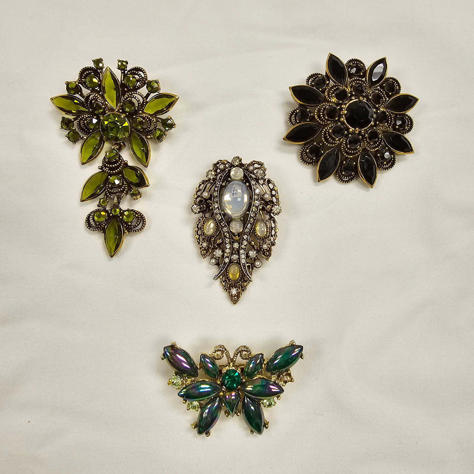Weiss & Other Vintage Brooches (1 of 12)