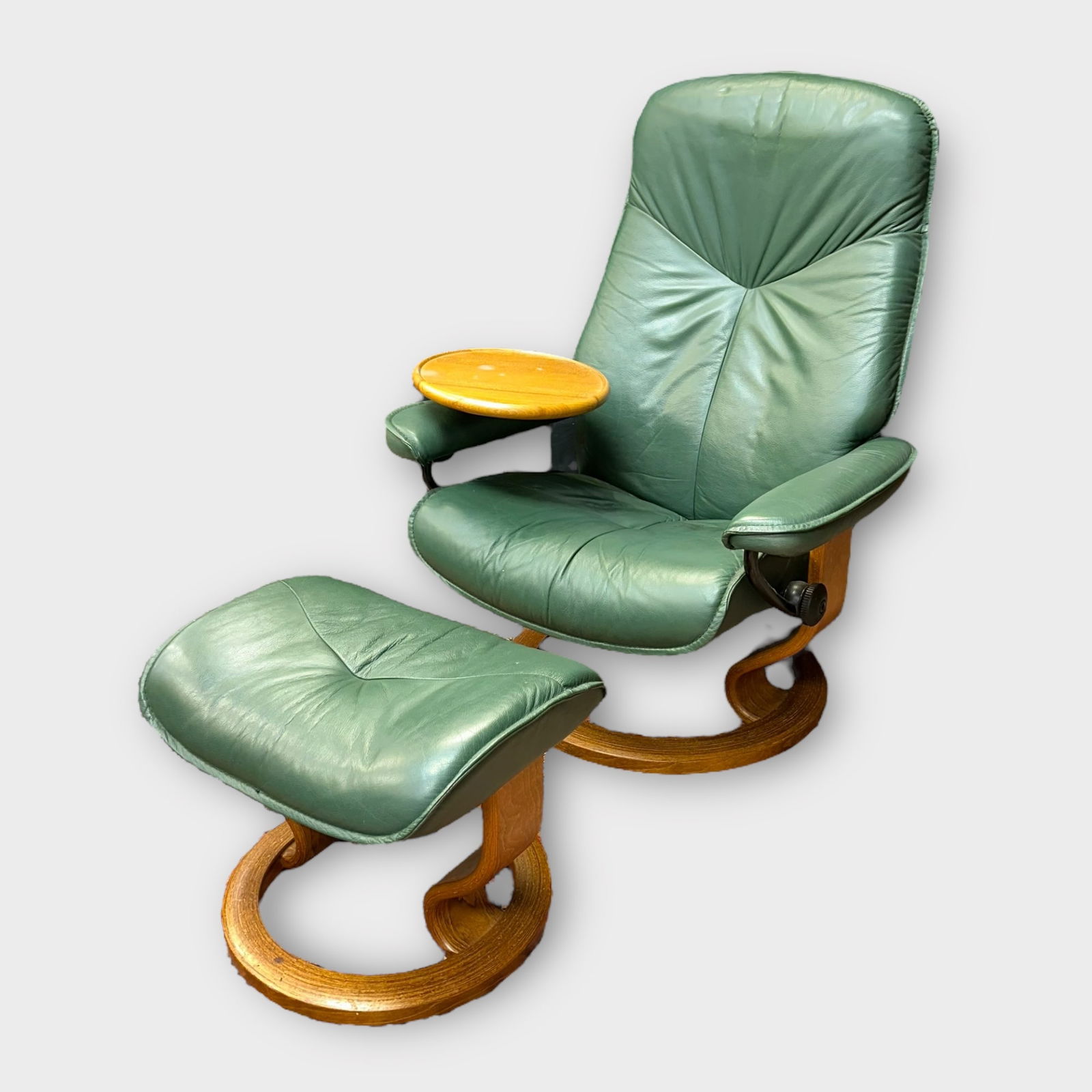 Ekornes Style Stressless Chair with Matching Ottoman and Table (1 of 8)