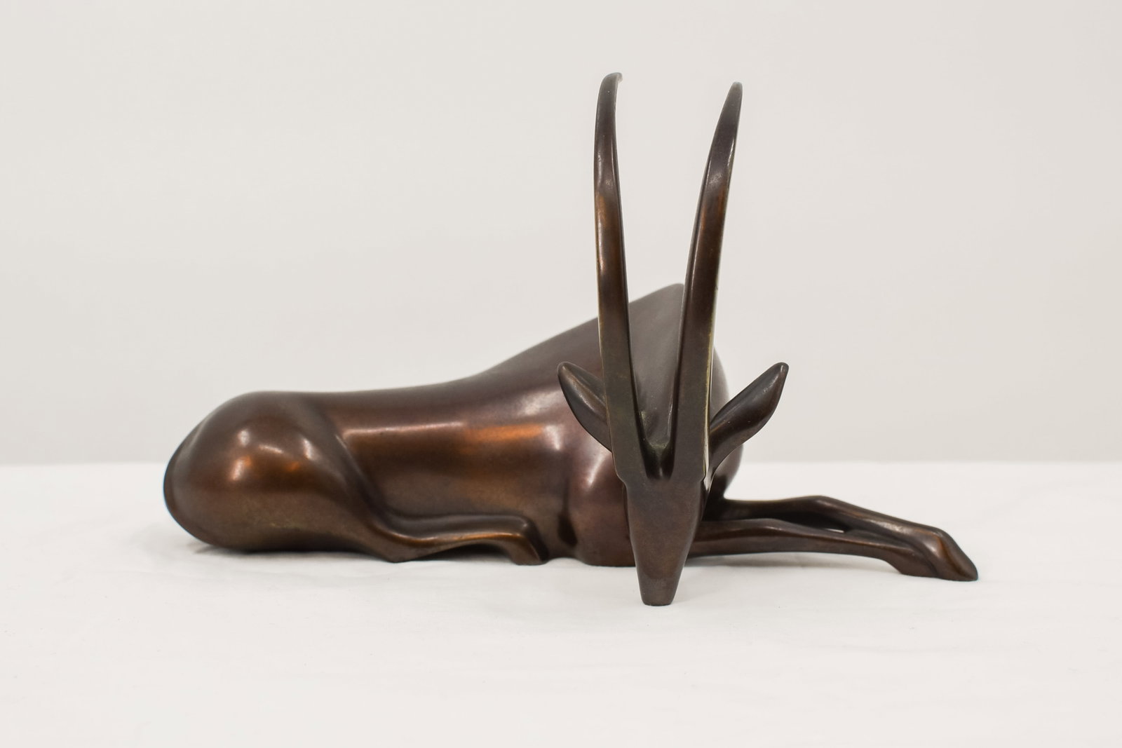 Loet Vanderveen (Dutch-American, 1921-2015) Recumbent Antelope Bronze Sculpture: Loet Vanderveen (Dutch-American, 1921-2015) Bronze Sculpture, Recumbent Antelope, limited edition 407/750, signed and numbered, 5 1/2 in H x 9 1/2 in W.