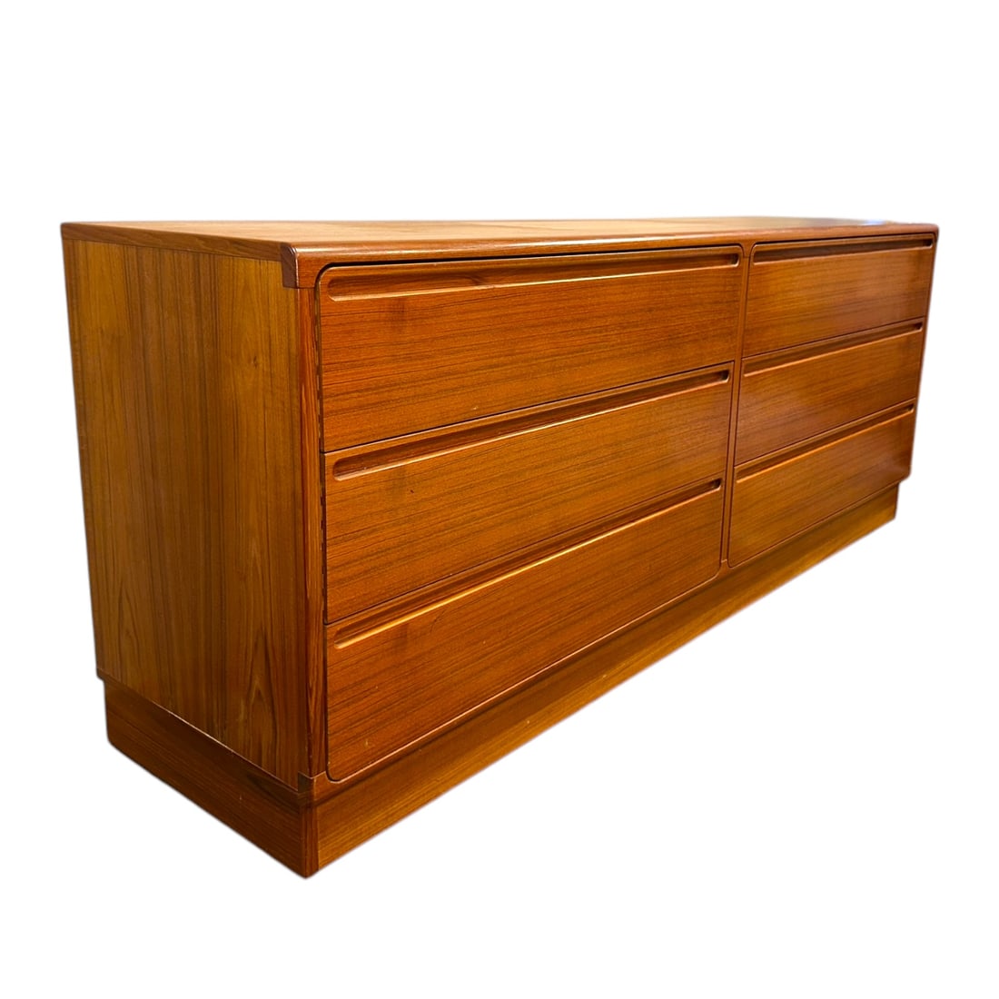 Verner Larsen Danish Teak 6-drawer dresser or credenza: 28"h x 71"w "18.5"d Absence of a condition report does not indicate that this lot is in perfect condition. Please request a condition report as needed, prior to bidding on thi