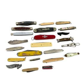 (Lot of 23) Assorted Group of Victorian & Edwardian Folding Pocket Fruit Knives