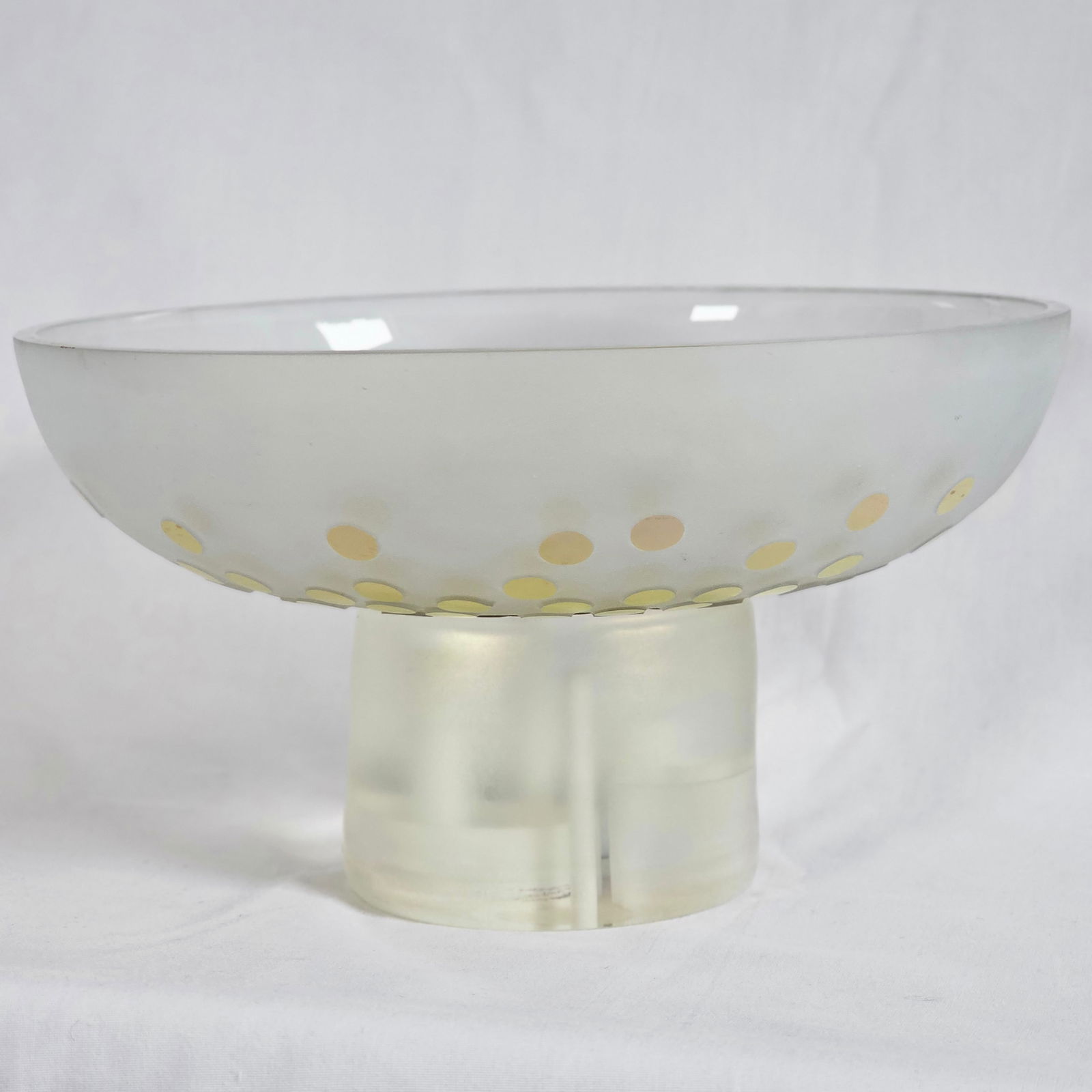Art Glass Footed Bowl by Steven Maslach: Footed art glass bowl. Satin glass with opalescent light gold dot touches with a slightly yellow base. Signed at bottom Maslach '85. 5" H x 9.75" D