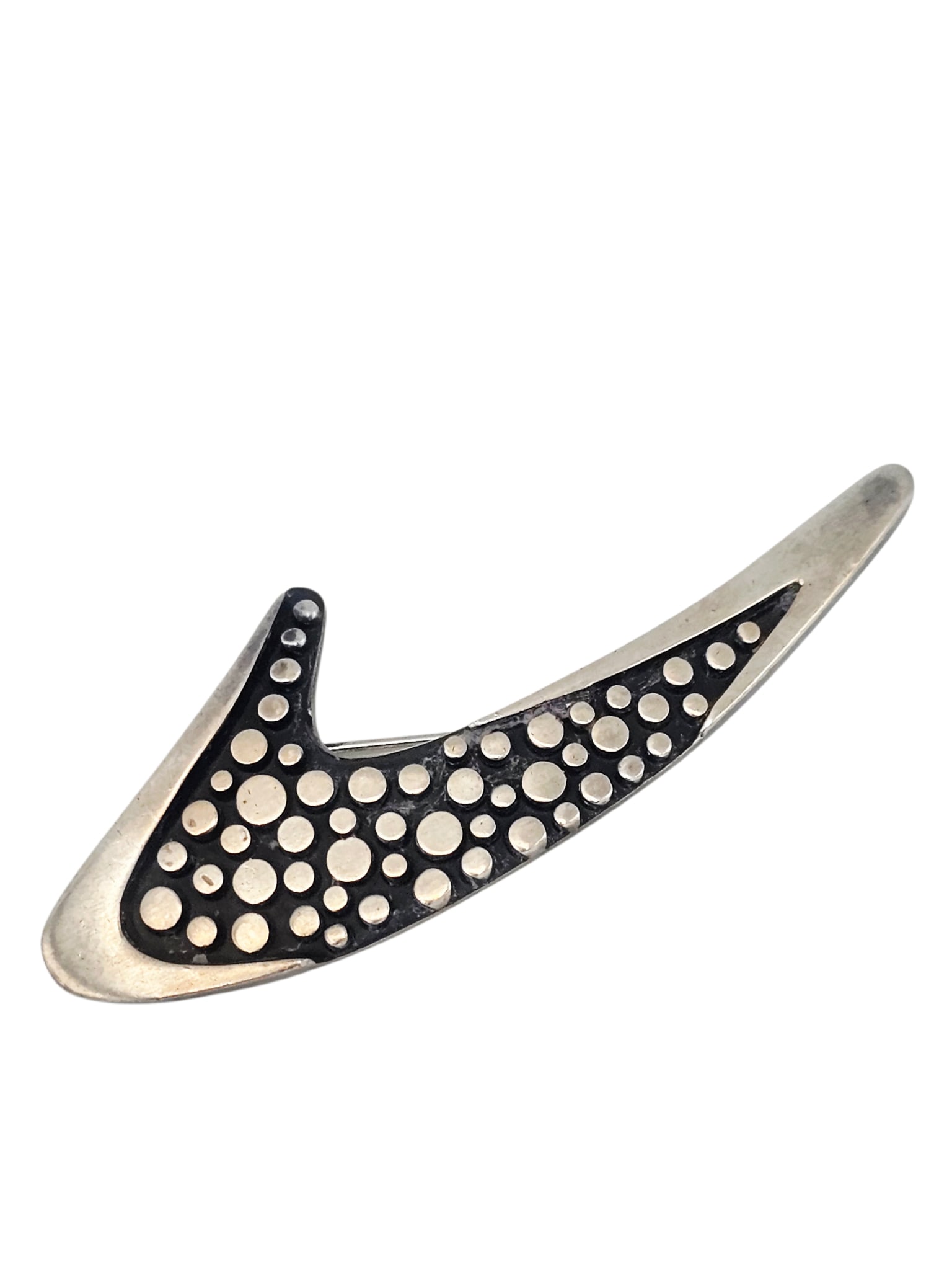 Modernist Sterling Silver Pin, Sigi Pineda: The sterling silver, boomerang-shaped pin with textured center, measuring approximately 2.60 x 1.00 inches. Signed: Sterling, Hecho en Mexico, Sigi, Tasco, C9, Eagle assay mark. Gross weight: 15.