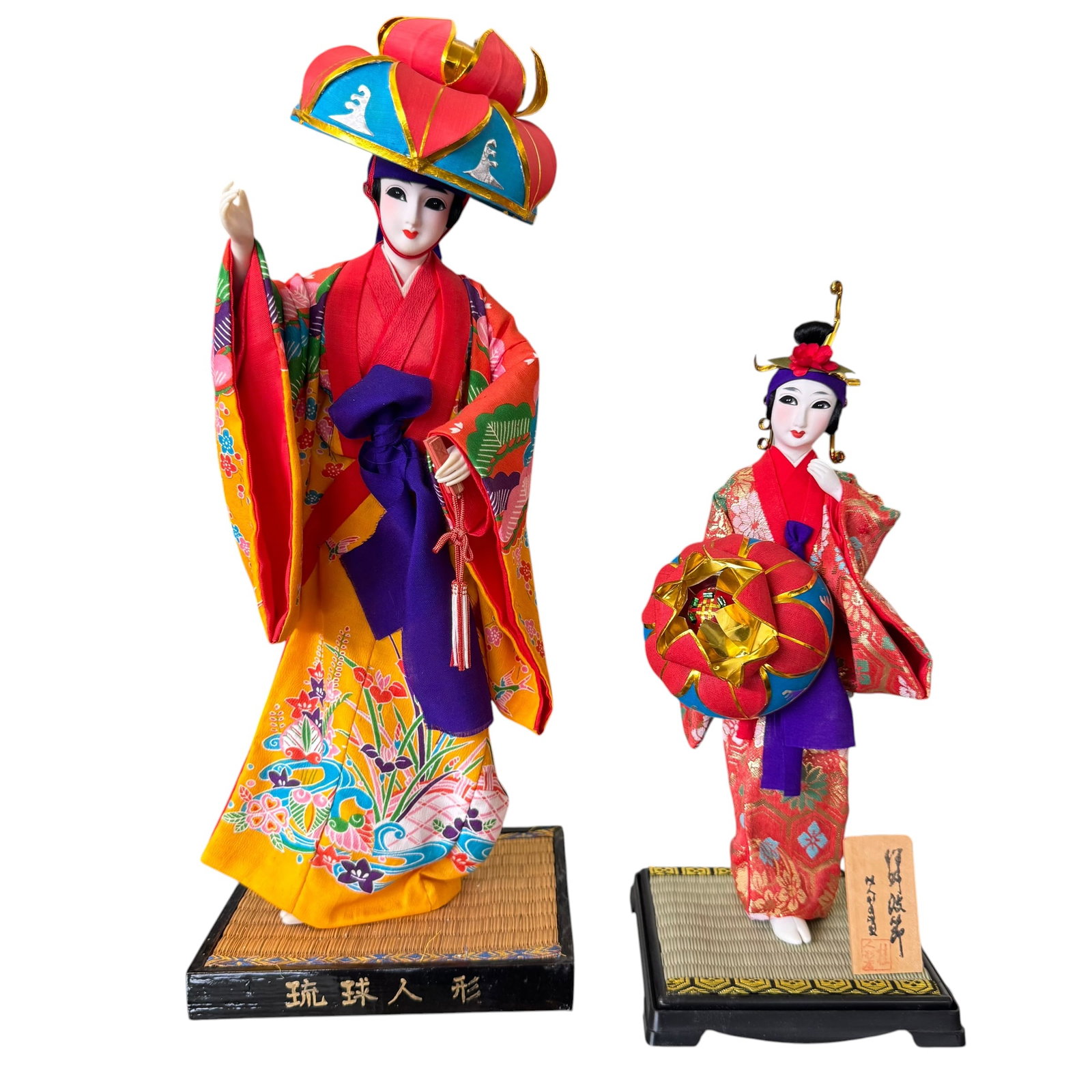 (Lot of) 2 Vintage Okinawan Ryuku Dancer Dolls: (Lot of) 2 vintage Okinawan Ryuku dancer dolls, featuring the dolls in classical dress, holding or wearing the blue and red Hanagasa (flower/wave hat).