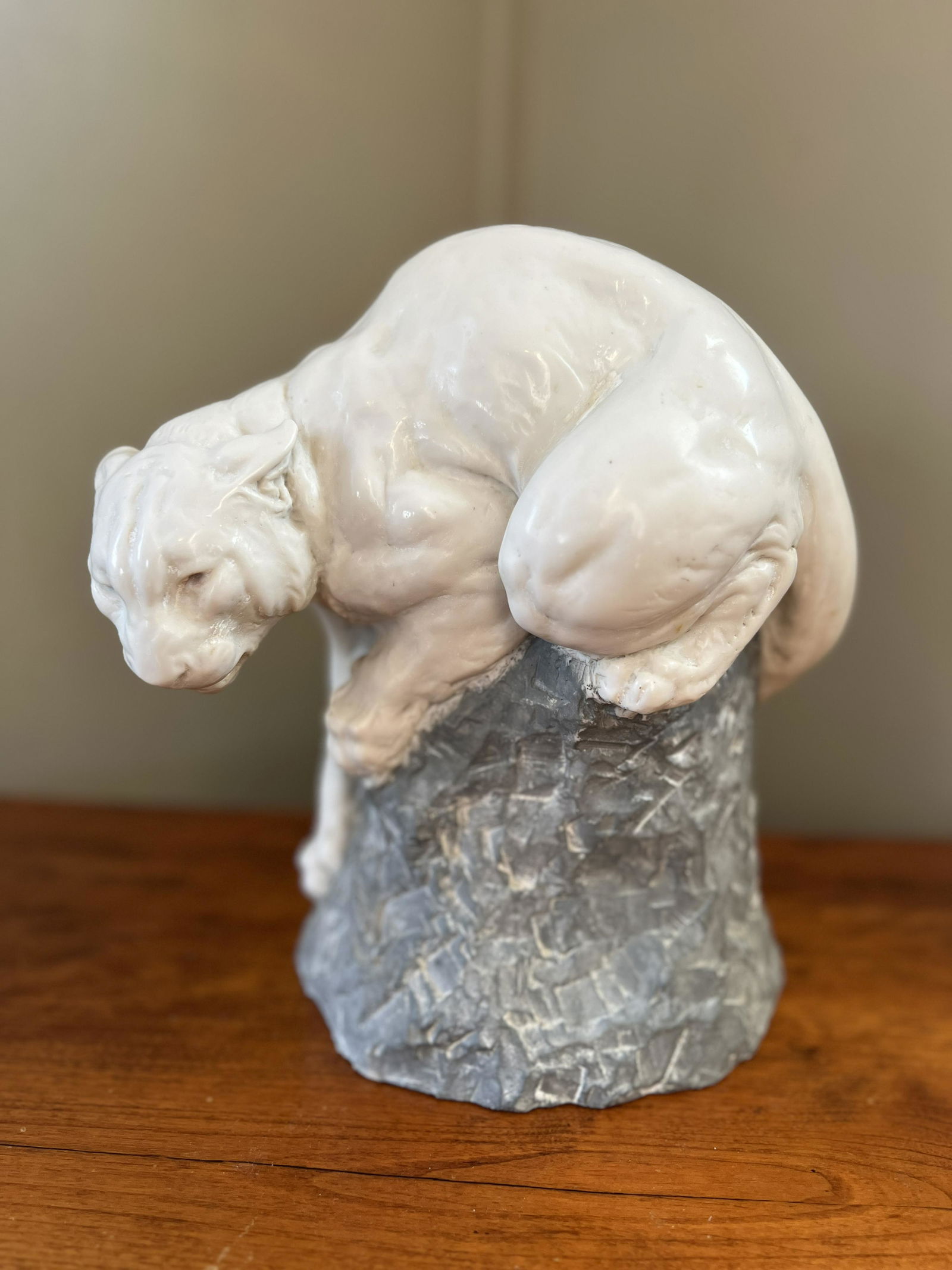 Joseph Boulton Mountain Lion Alabaster Sculpture: 10" tall. No chips or cracks.