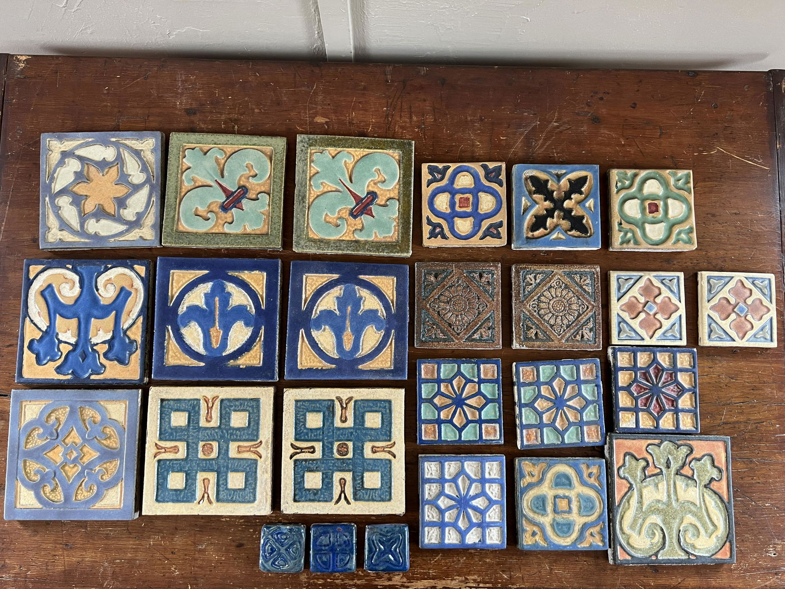 25 Arts & Crafts Tiles (1 of 17)