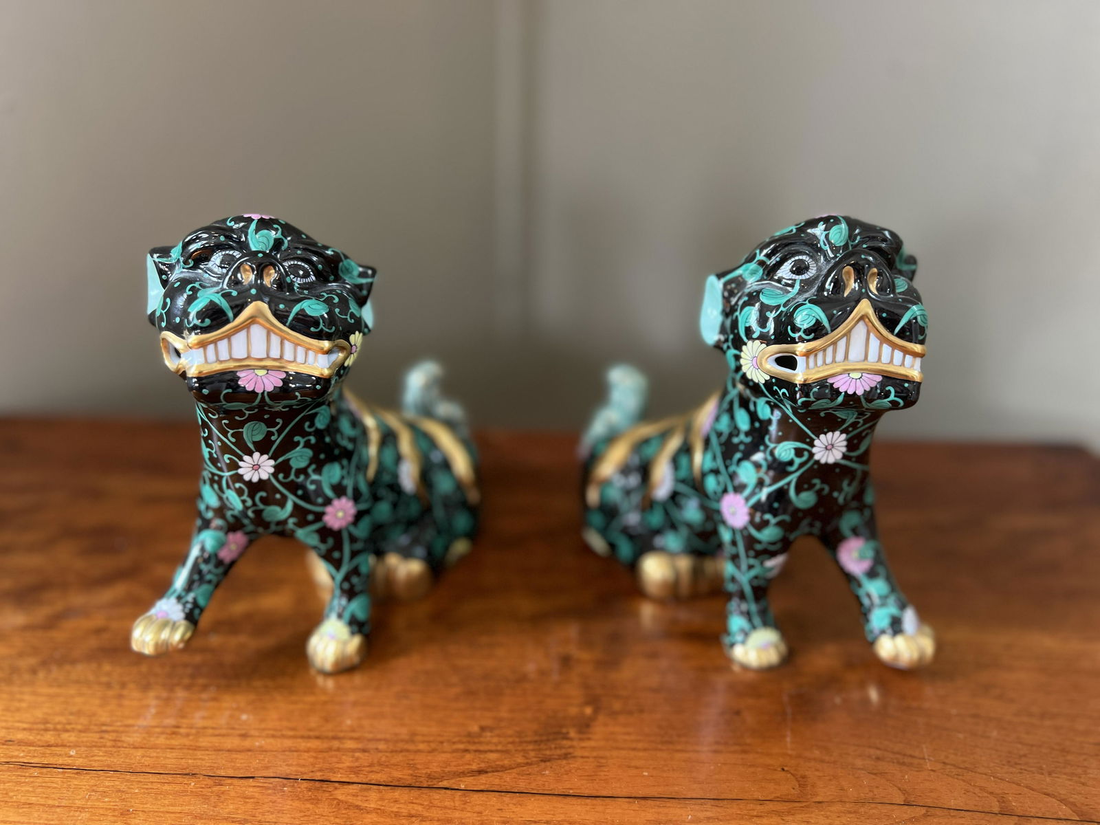Pair of Herend Hungarian Porcelain Hand-Painted Foo Dogs (1 of 9)