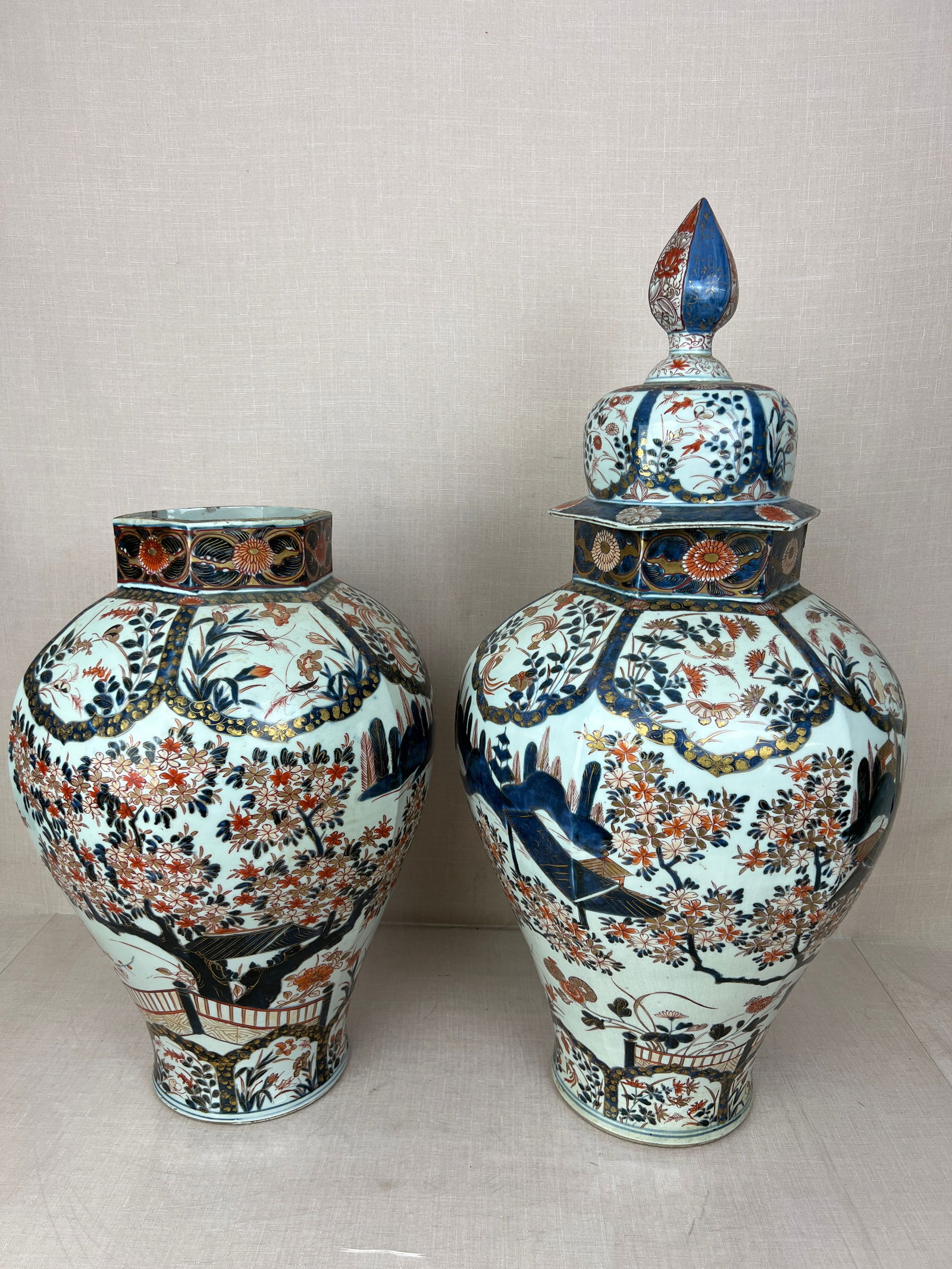 Japanese Imari Porcelain Urns (1 of 15)
