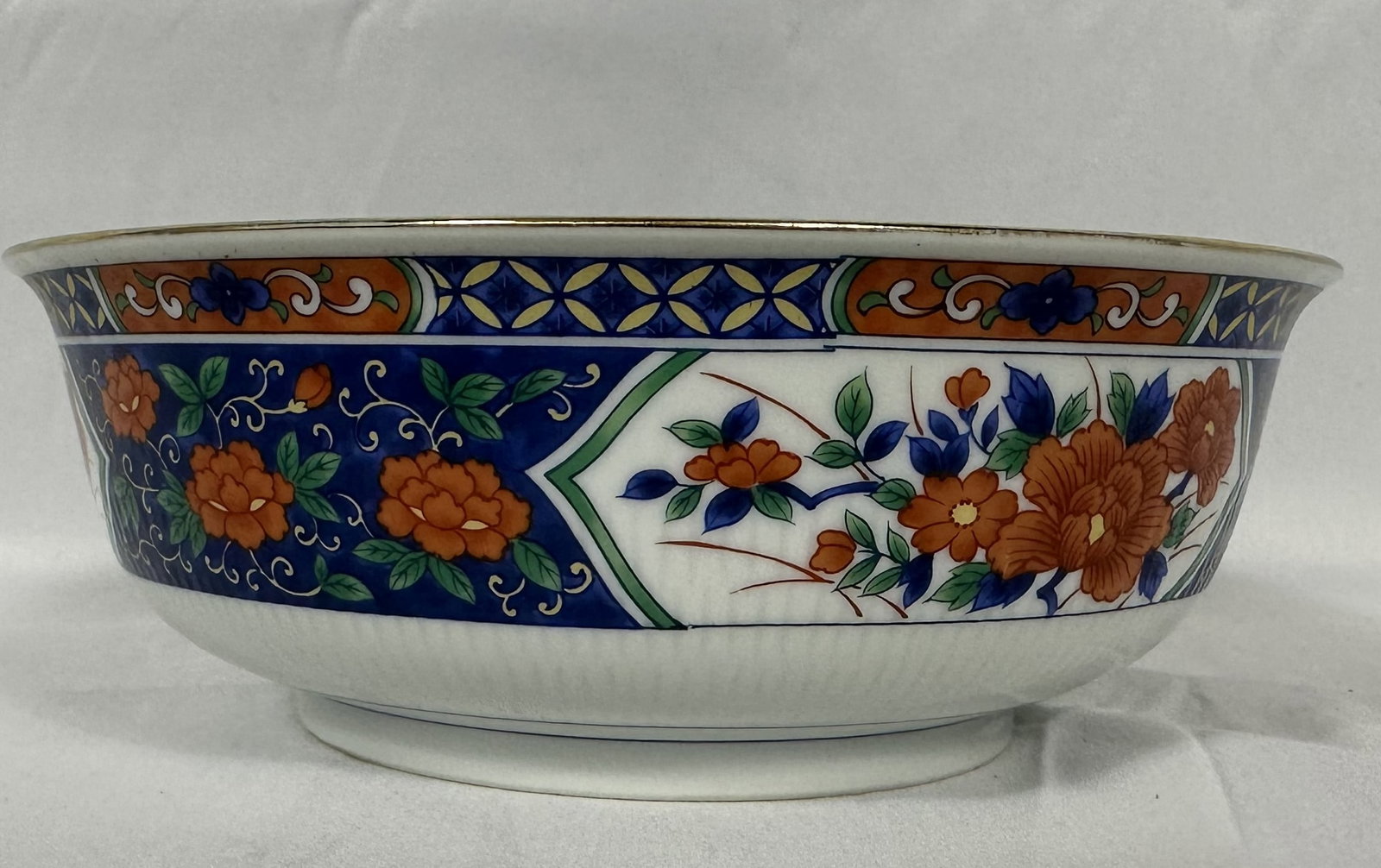 Tiffany Imari Asian Style Porcelain Bowl: Fine Imari porcelain bowl made in Japan for Tiffany & Co. Originally retailed for about $250.