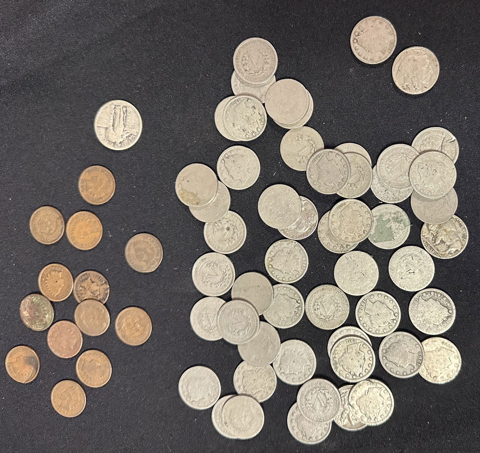 US ca 1900 Nickels and Indian Head Pennies (1 of 3)