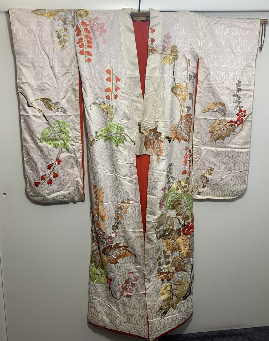 1970s Elaborate Japanese Wedding Dress: Elaborate Japanese wedding kimono by Hayashi Kimono in Tokyo. Belonging to a an American couple living in Japan in the 1970s and wanting a traditional Japanese wedding. Everything seen is included. Ve