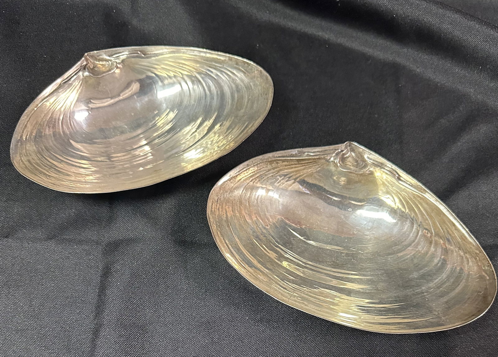 Pair of Wallace Sterling Silver Shell Form Dishes (1 of 6)