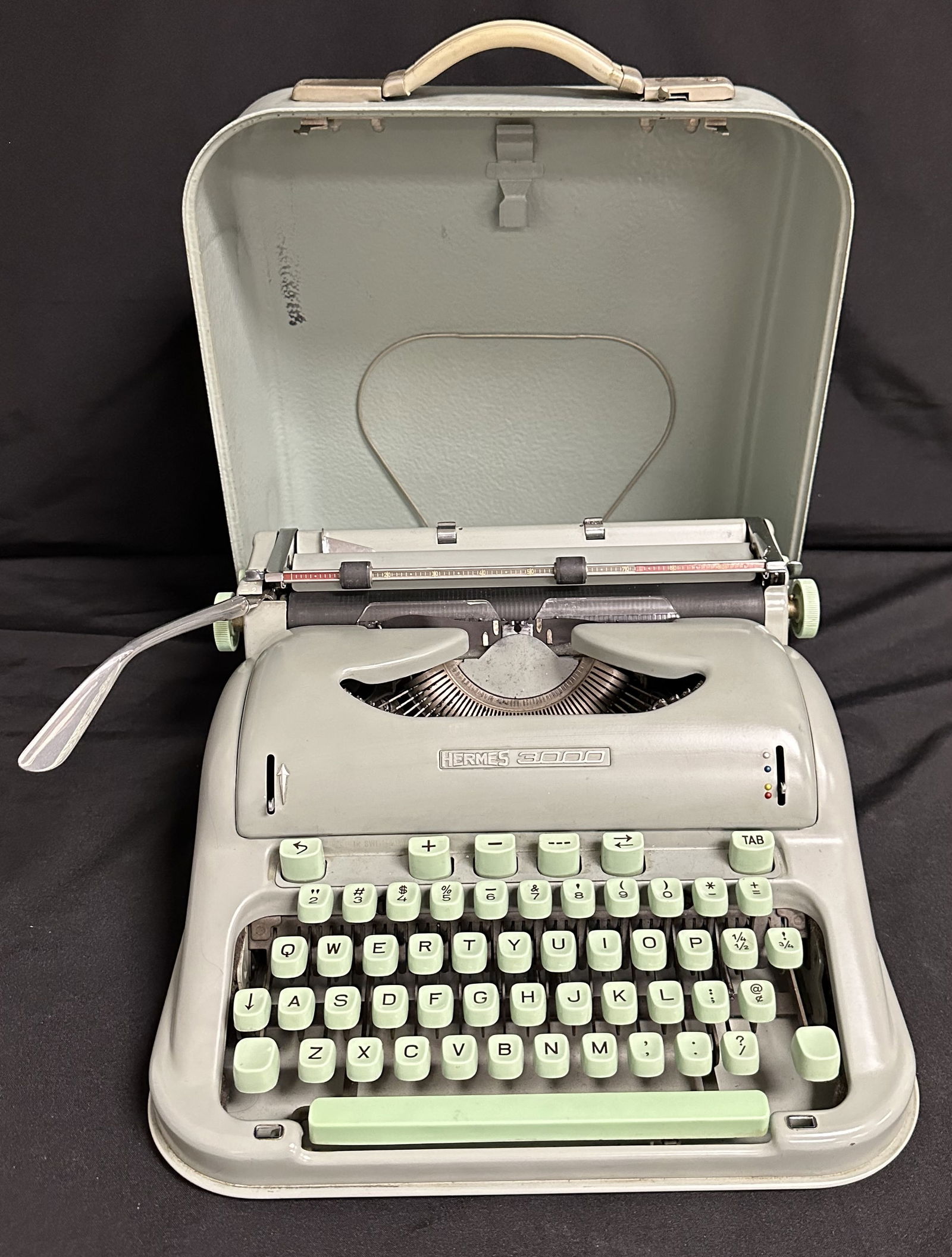 Hermes 3000 Typewriter 1965 Seafoam Green W/ Case (1 of 8)