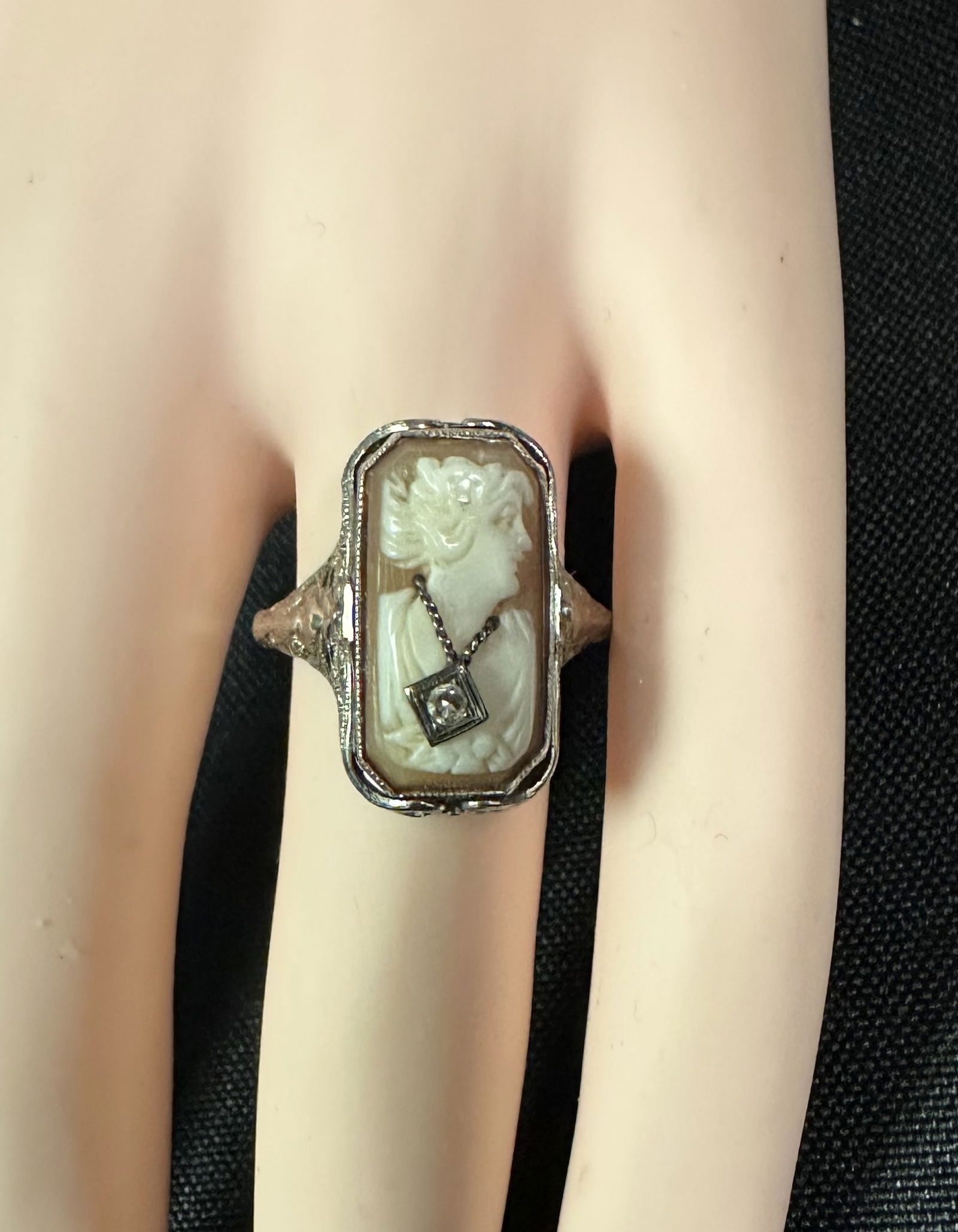 14k White Gold Cameo Ring with Diamond Size 7 (1 of 5)