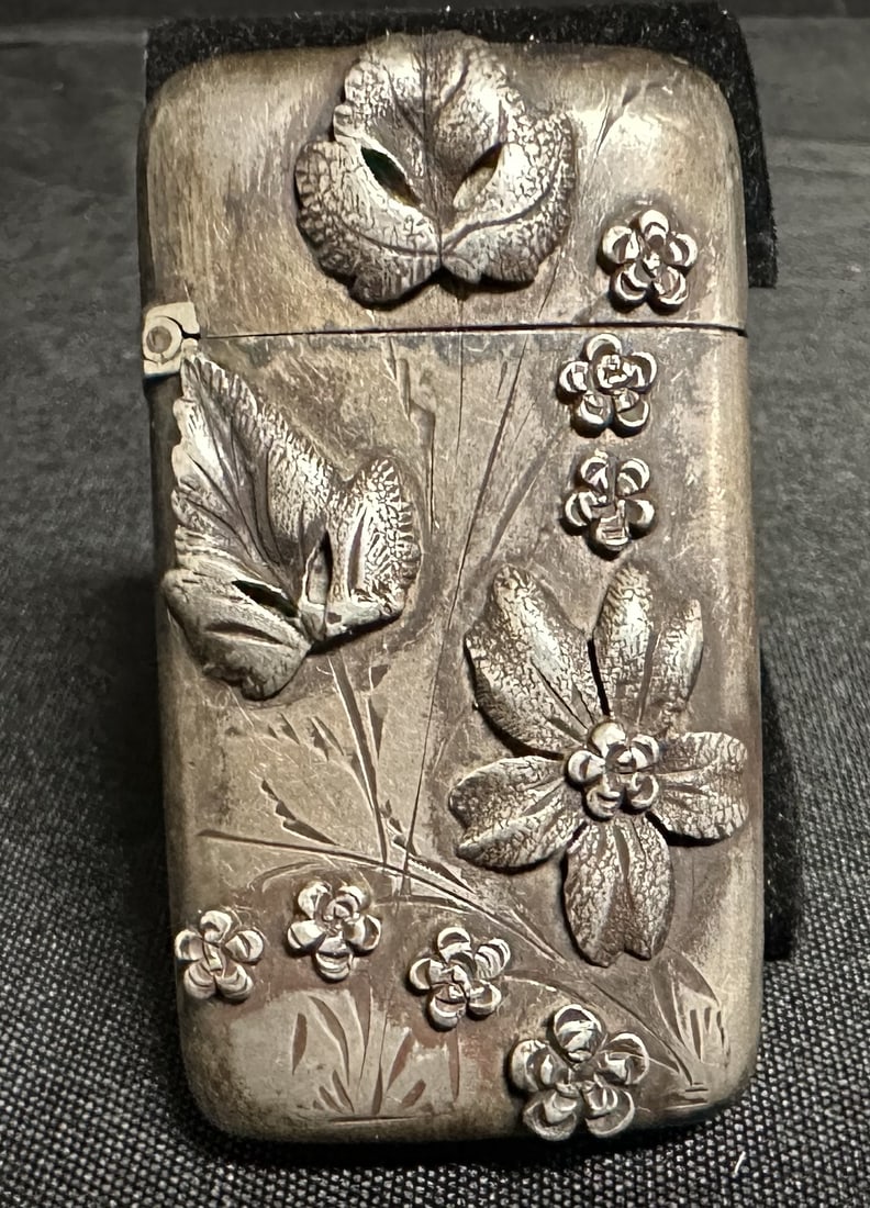 Antique Sterling Silver Floral Pattern Matchsafe Vesta Case (1 of 5)
