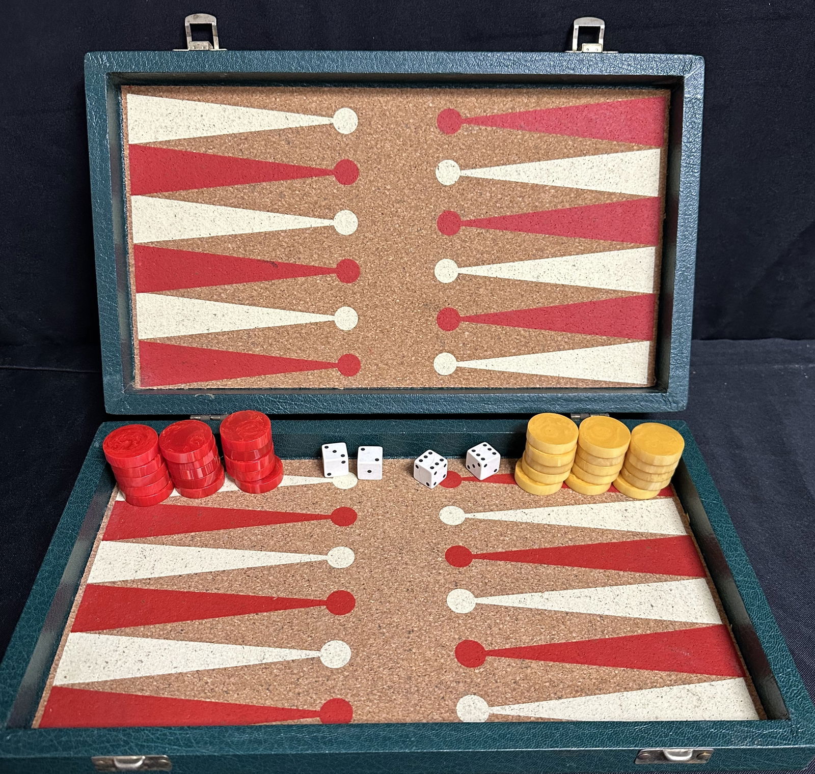Green Case Cork Board Backgammon Set (1 of 7)