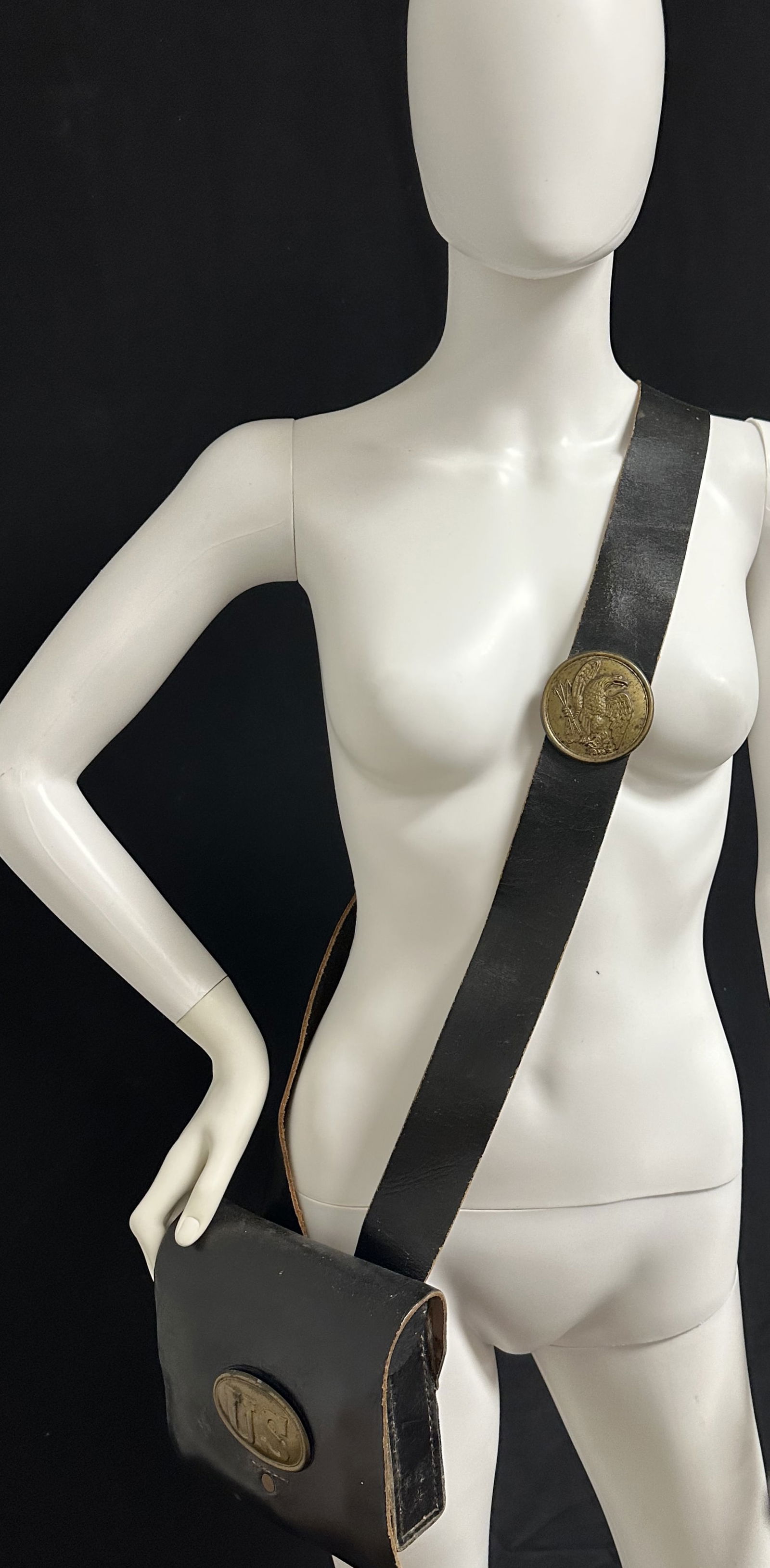 Two Leather Shoulder Ammo Bags Brass US Badge (1 of 12)