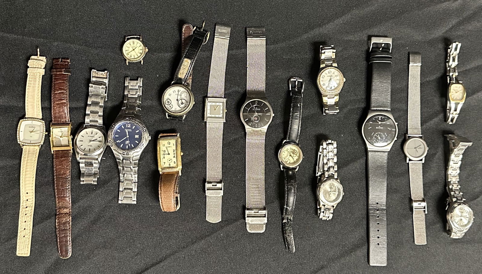 Lot of 16 Watches Skaagen and Fossil: Group of 16 Skaagen and Fossil watches (untested). Nice assortment of all different types.