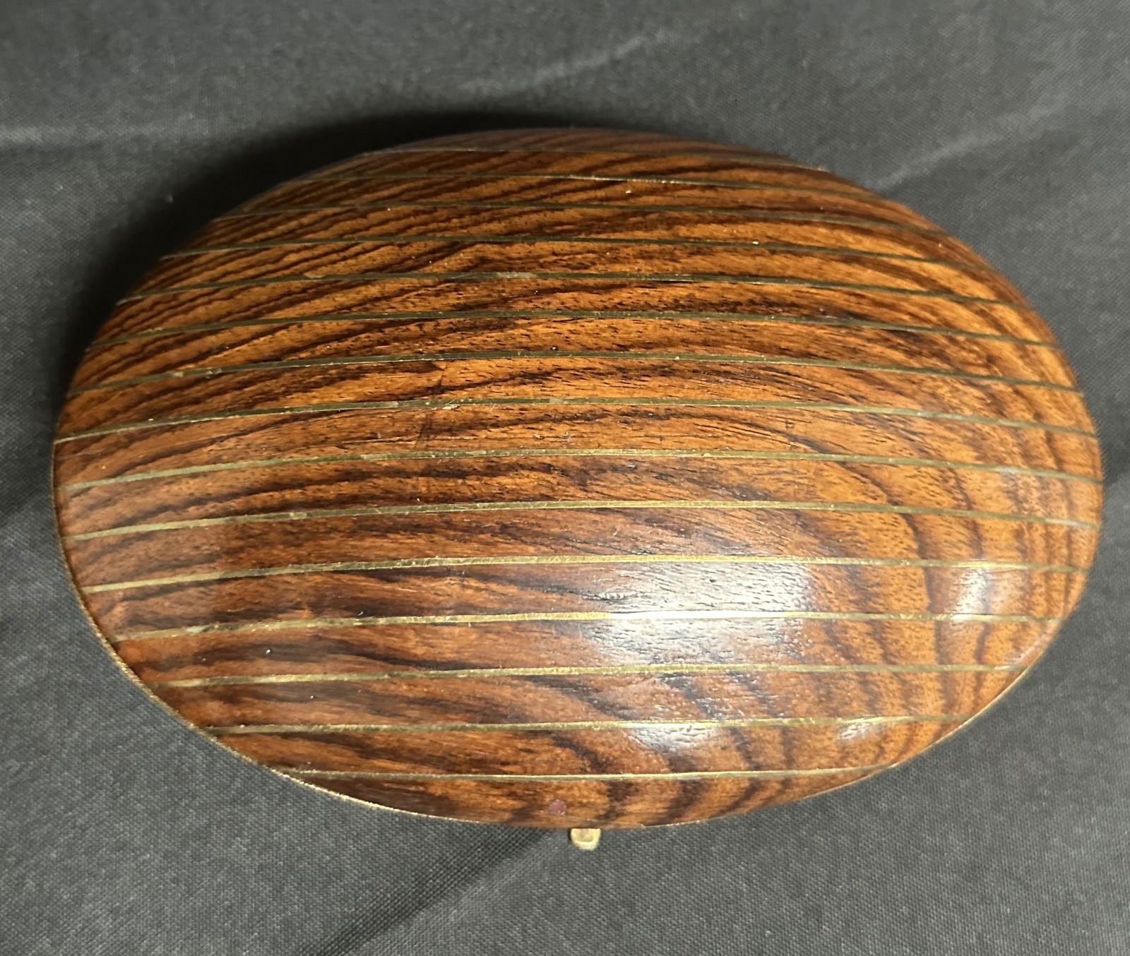 Vintage Wood and Inlaid Brass Clutch Purse: Stylish and unique wood clutch purse with brass inlay. Nice complete clean interior.