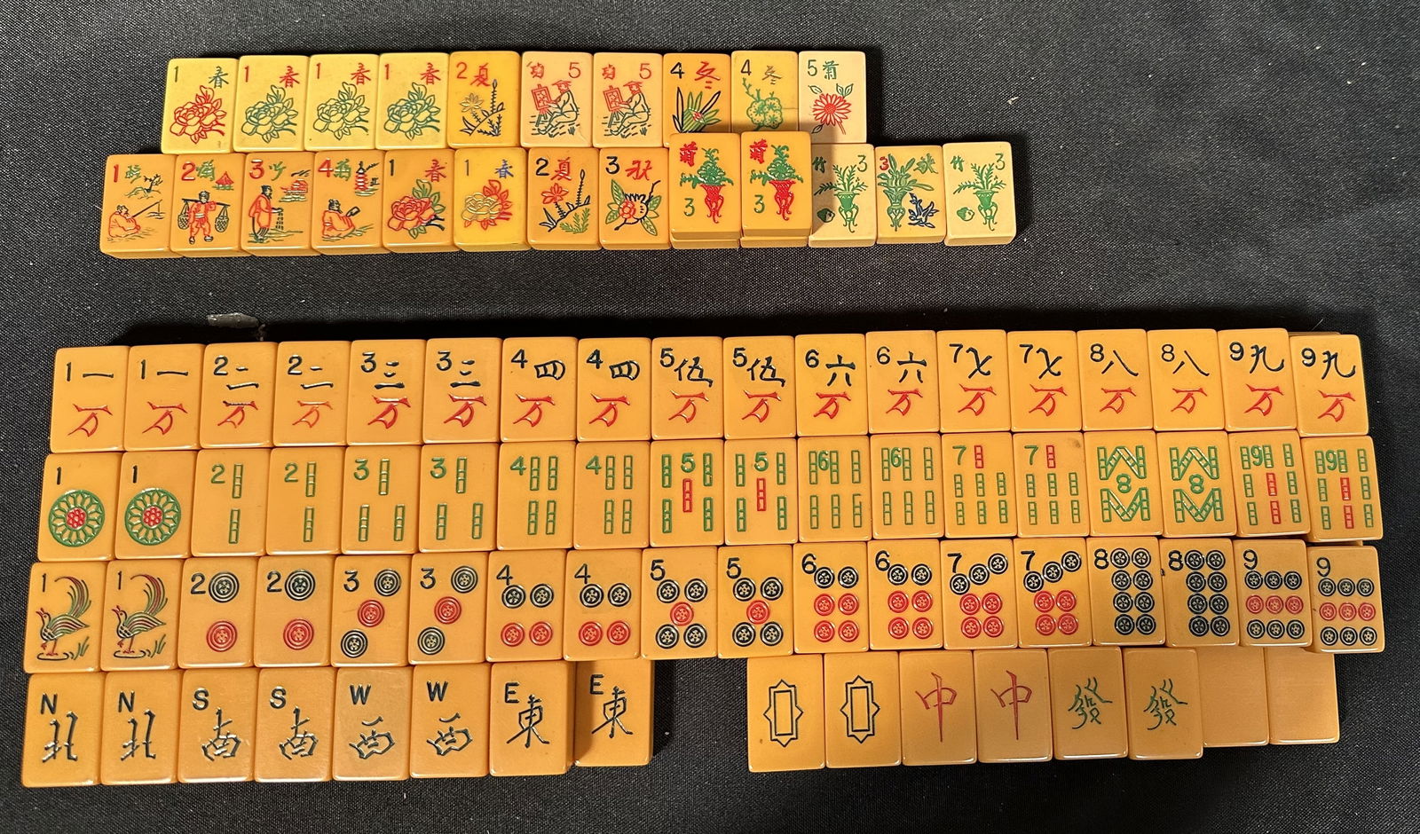 Vintage Bakelite Mah Jongg Set 163 Tiles - Case is Damaged (1 of 5)