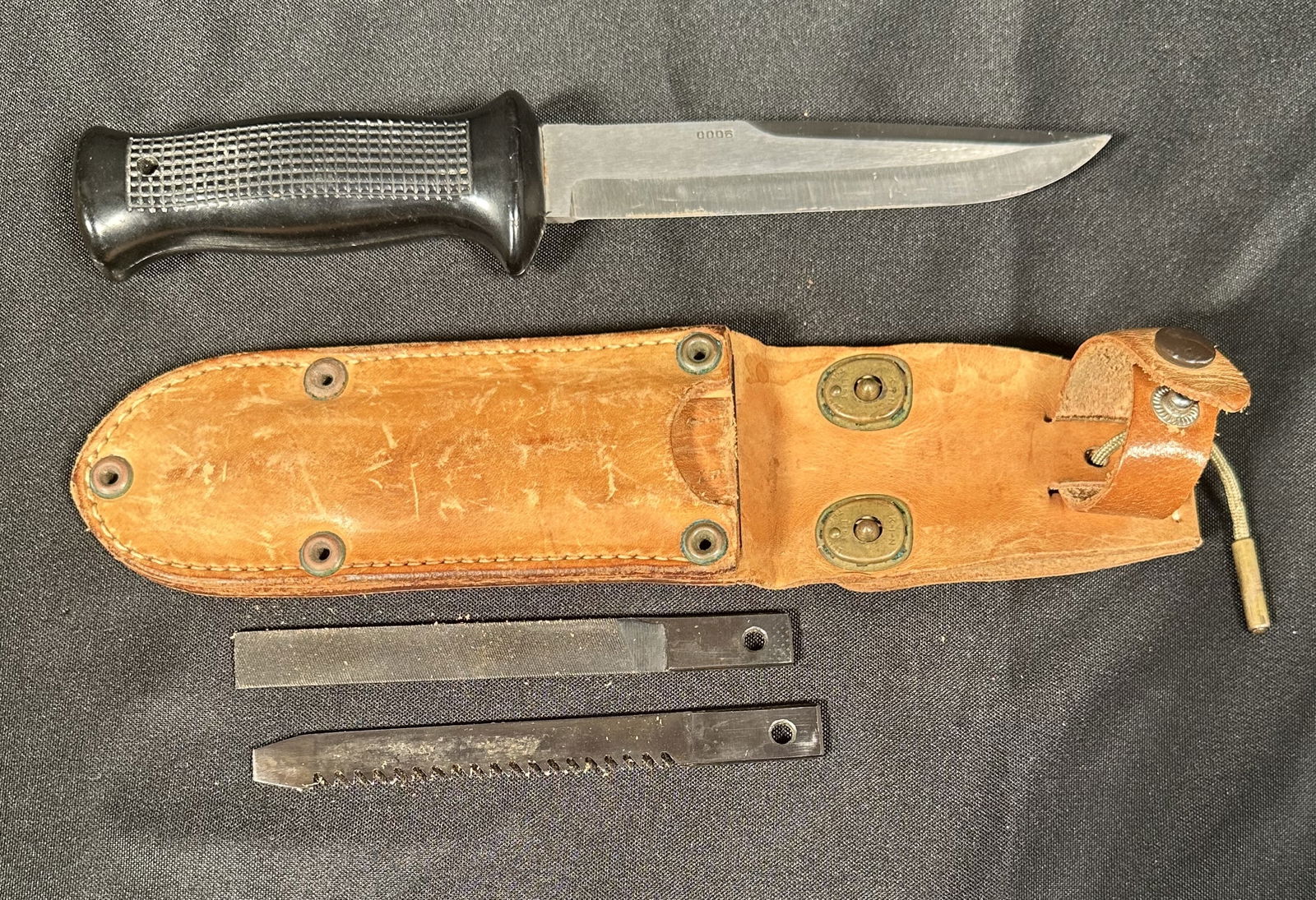 Vintage Czech Paratrooper Knife (1 of 8)