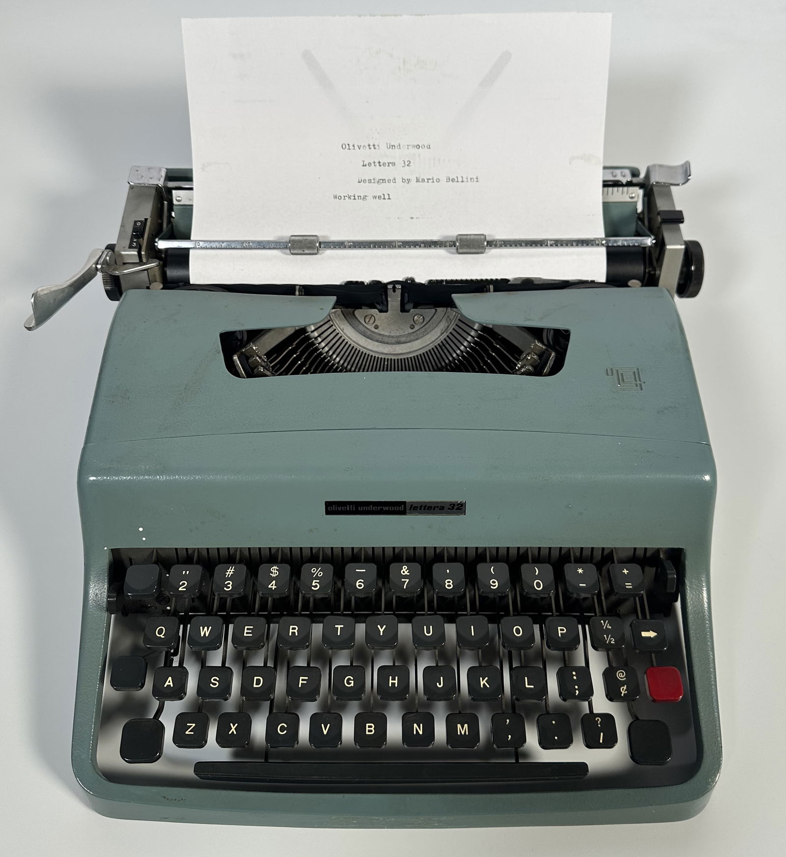 Olivetti Underwood Lettera 32 Typewriter Marcello Bellini w Case (1 of 8)