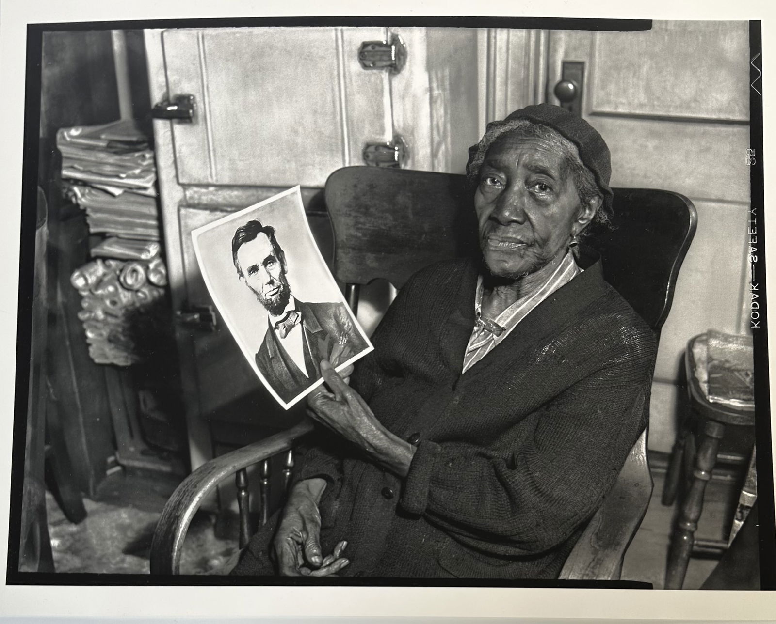 Ex Slave Holding Photo of Lincoln (1 of 4)