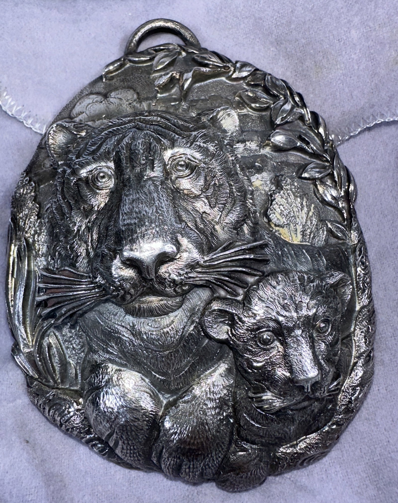 RR Large Buccellati Sterling Silver Lion and Cub Christmas Ornament 92g: Large Buccellati Sterling Silver Lion and Cub Christmas Ornament 92g Buccellati Christmas ornament in sterling silver, limited edition of 500. From the Endangered Species line this is number 304, Lion
