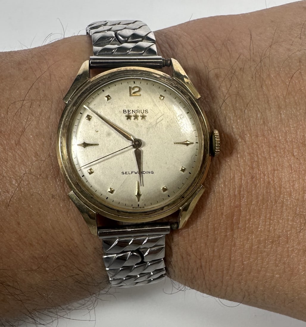 1950s Benrus Self Winding Watch: 1950s Benrus Self Winding Watch This image shows a vintage 1950s Benrus 3-Star Self-Winding mechanical wristwatch featuring a gold-tone case, an off-white dial with alternating arrow and number marker