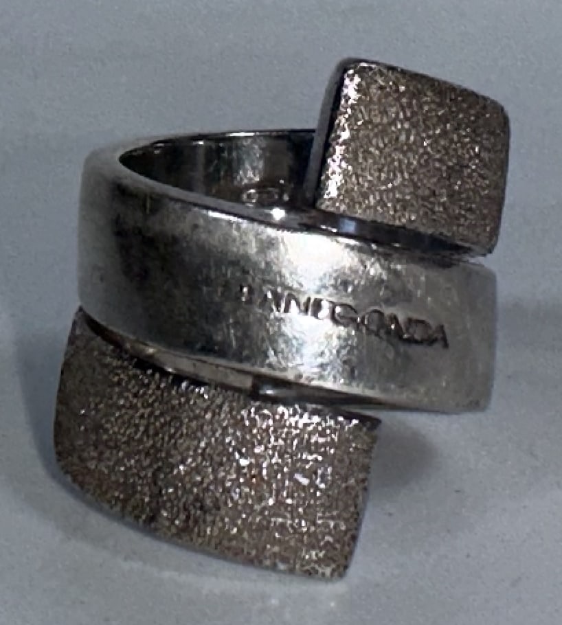 Pianegonda Sterling Silver Spiral Ring: Pianegonda Sterling Silver Spiral Ring This is a vintage Pianegonda spiral ring featuring a striking mix of smooth polished silver and granulated, textured silver ends For this lot shipping can be don